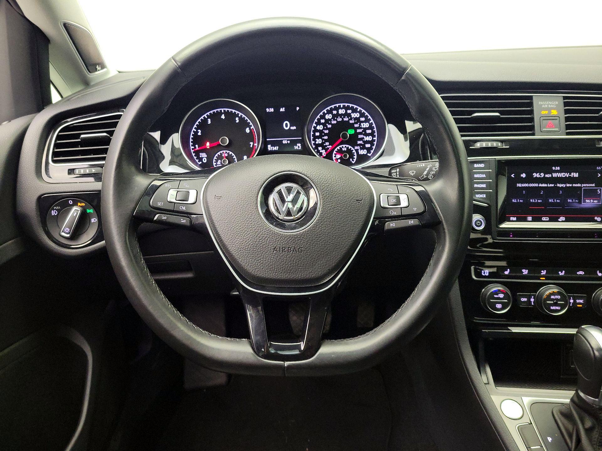 Thumbnail: 2015 Volkswagen Golf - 10