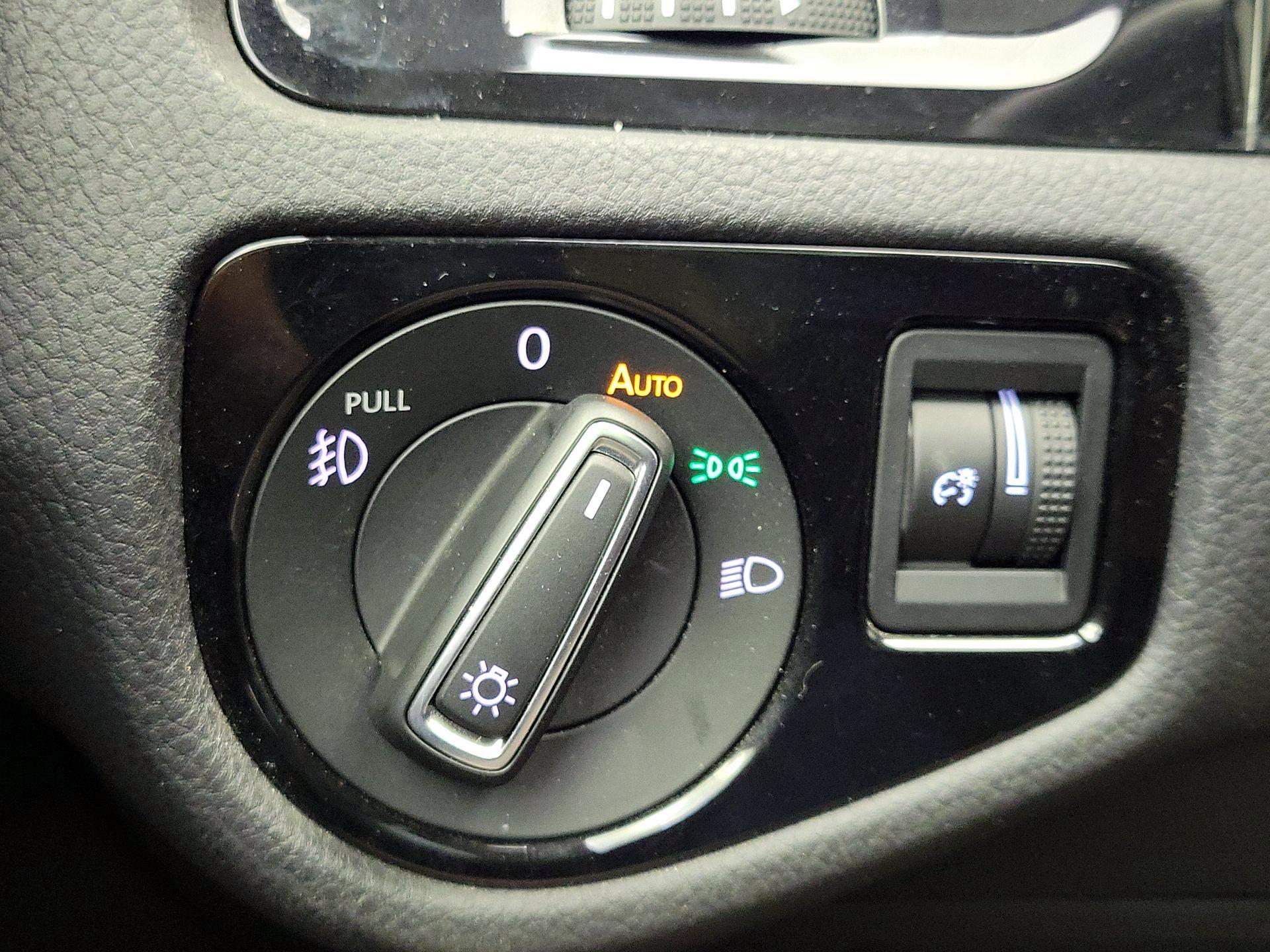 Thumbnail: 2015 Volkswagen Golf - 13