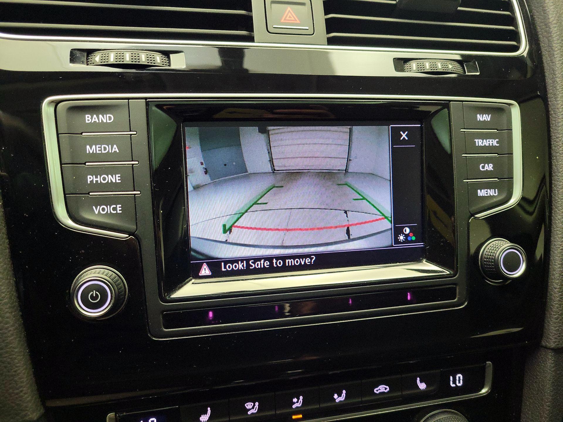 Thumbnail: 2015 Volkswagen Golf - 15