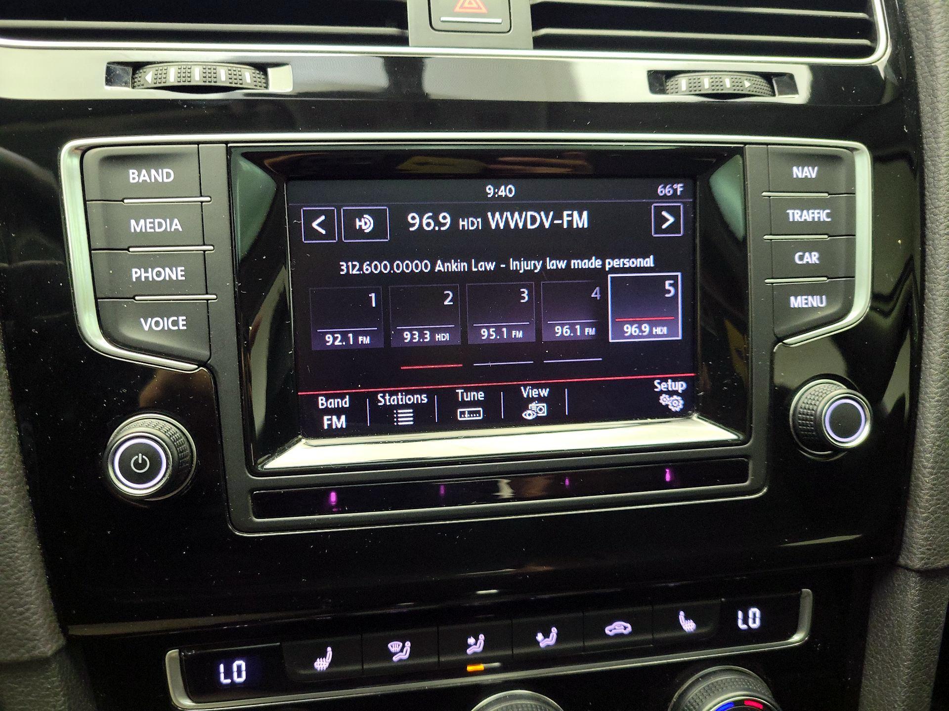 Thumbnail: 2015 Volkswagen Golf - 16