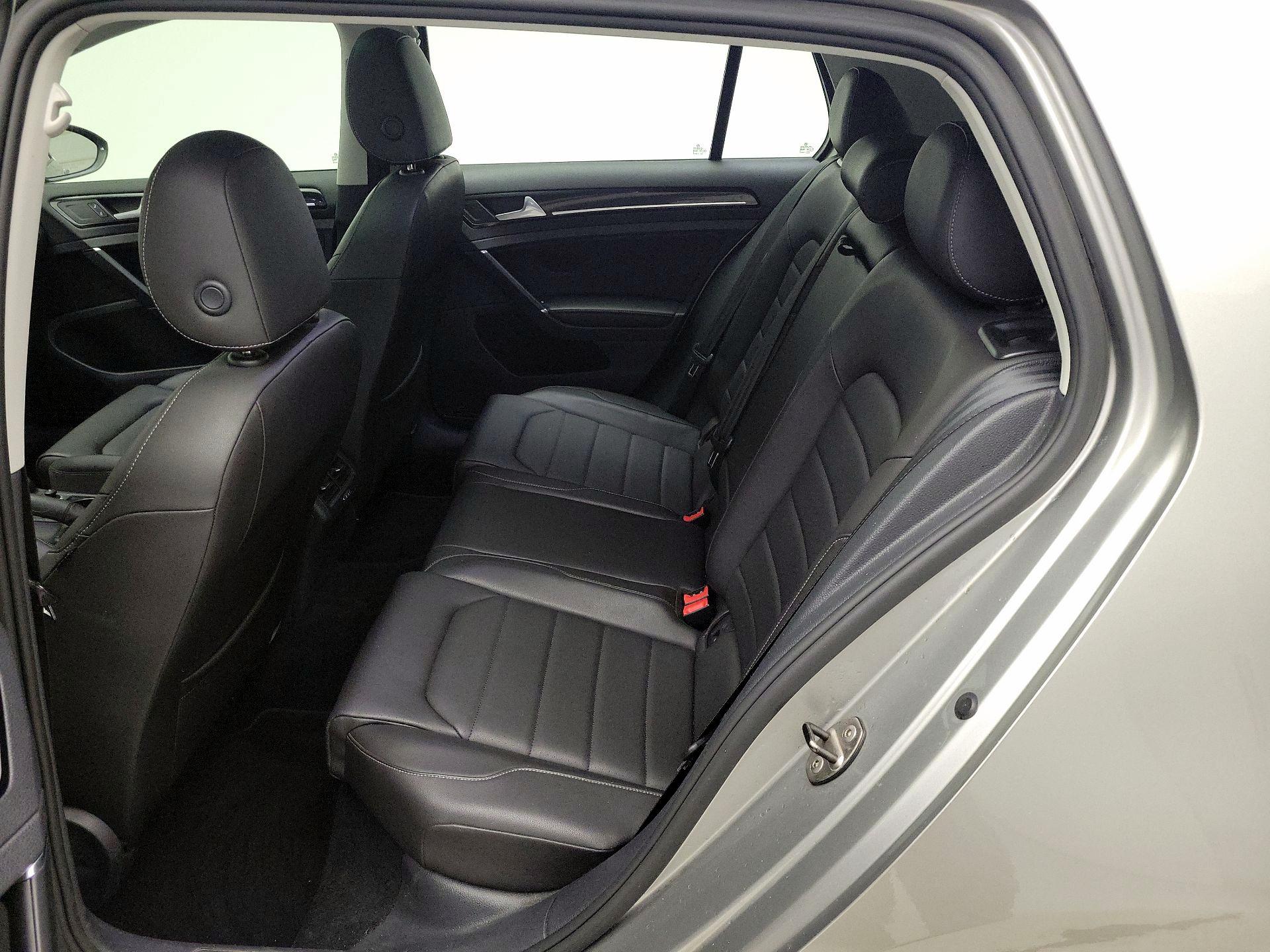 Thumbnail: 2015 Volkswagen Golf - 20