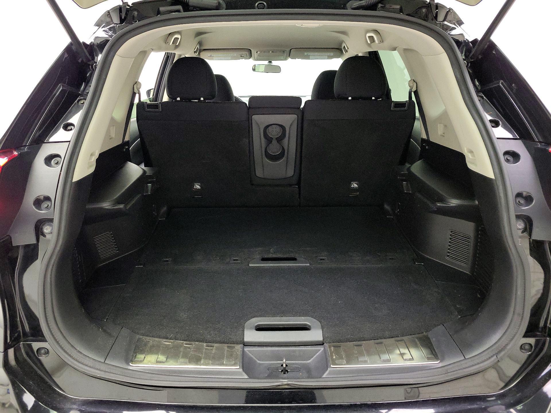 Thumbnail: 2017 Nissan Rogue - 20