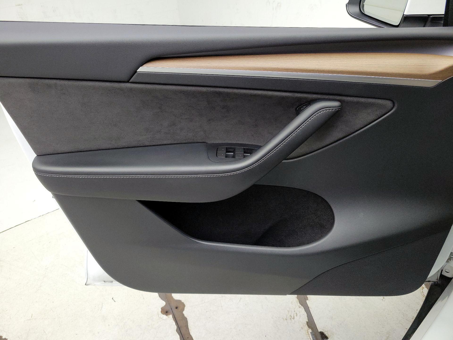 Thumbnail: 2023 Tesla Model Y - 12