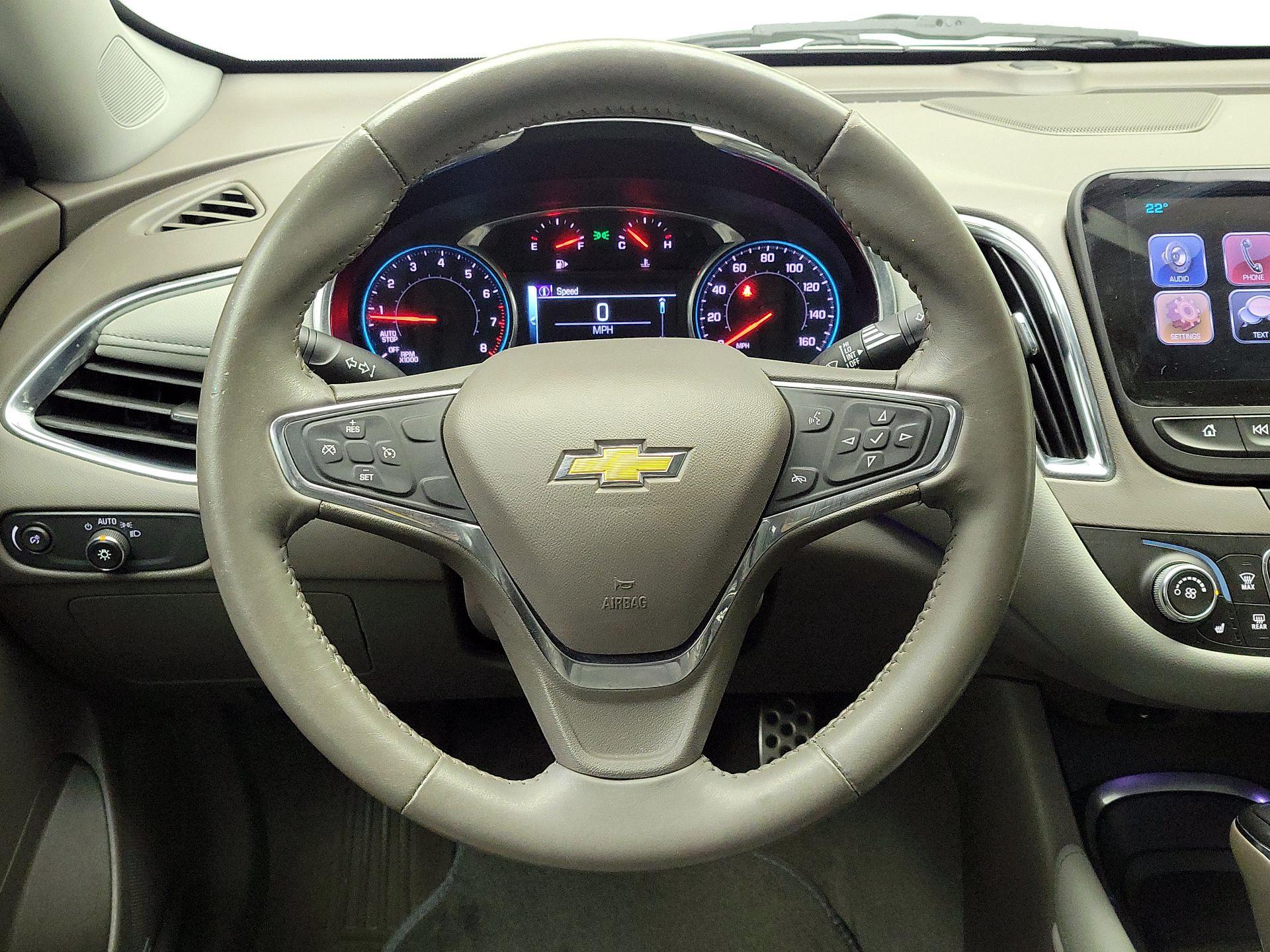 Thumbnail: 2017 Chevrolet Malibu - 10