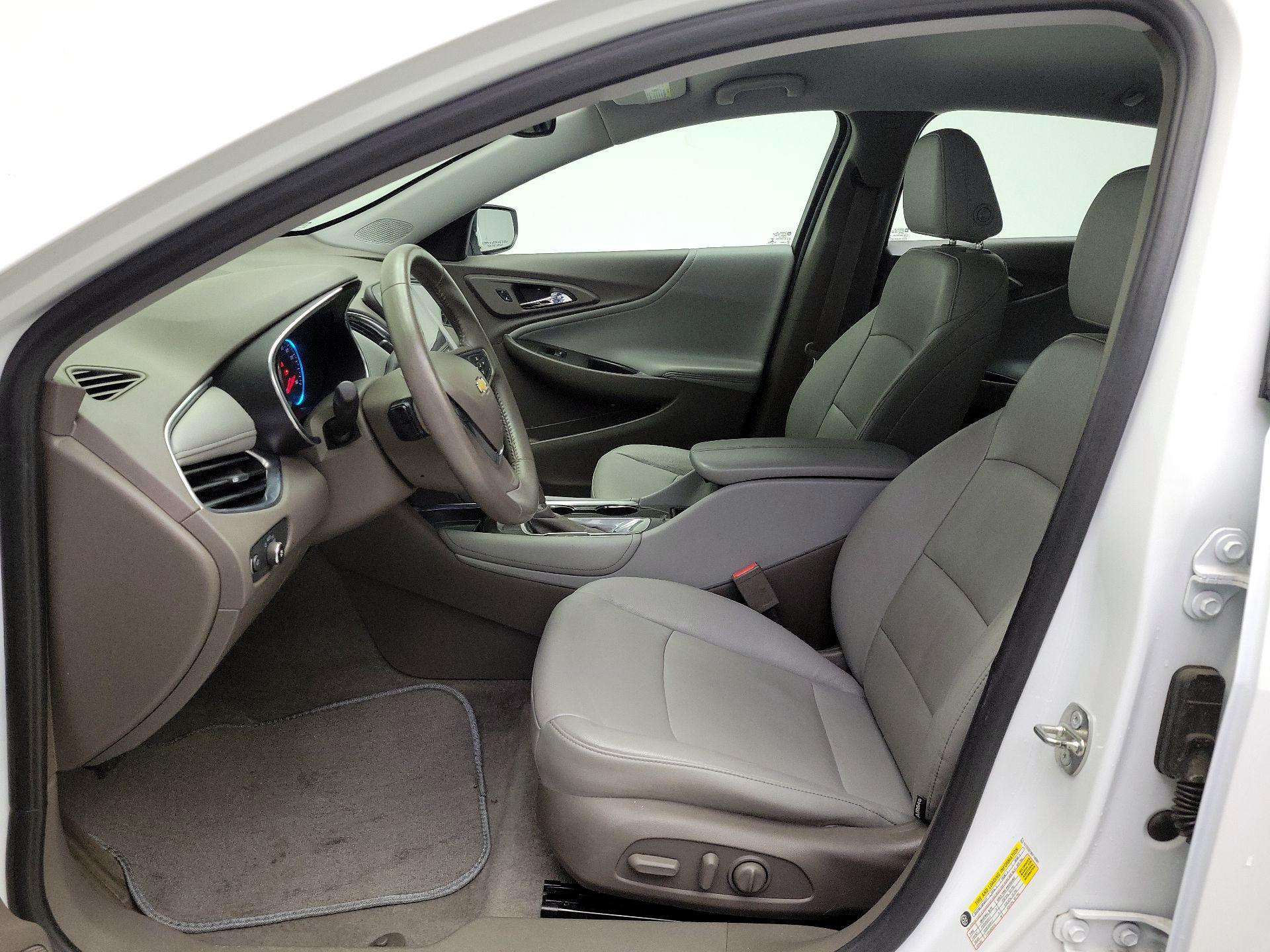 Thumbnail: 2017 Chevrolet Malibu - 11