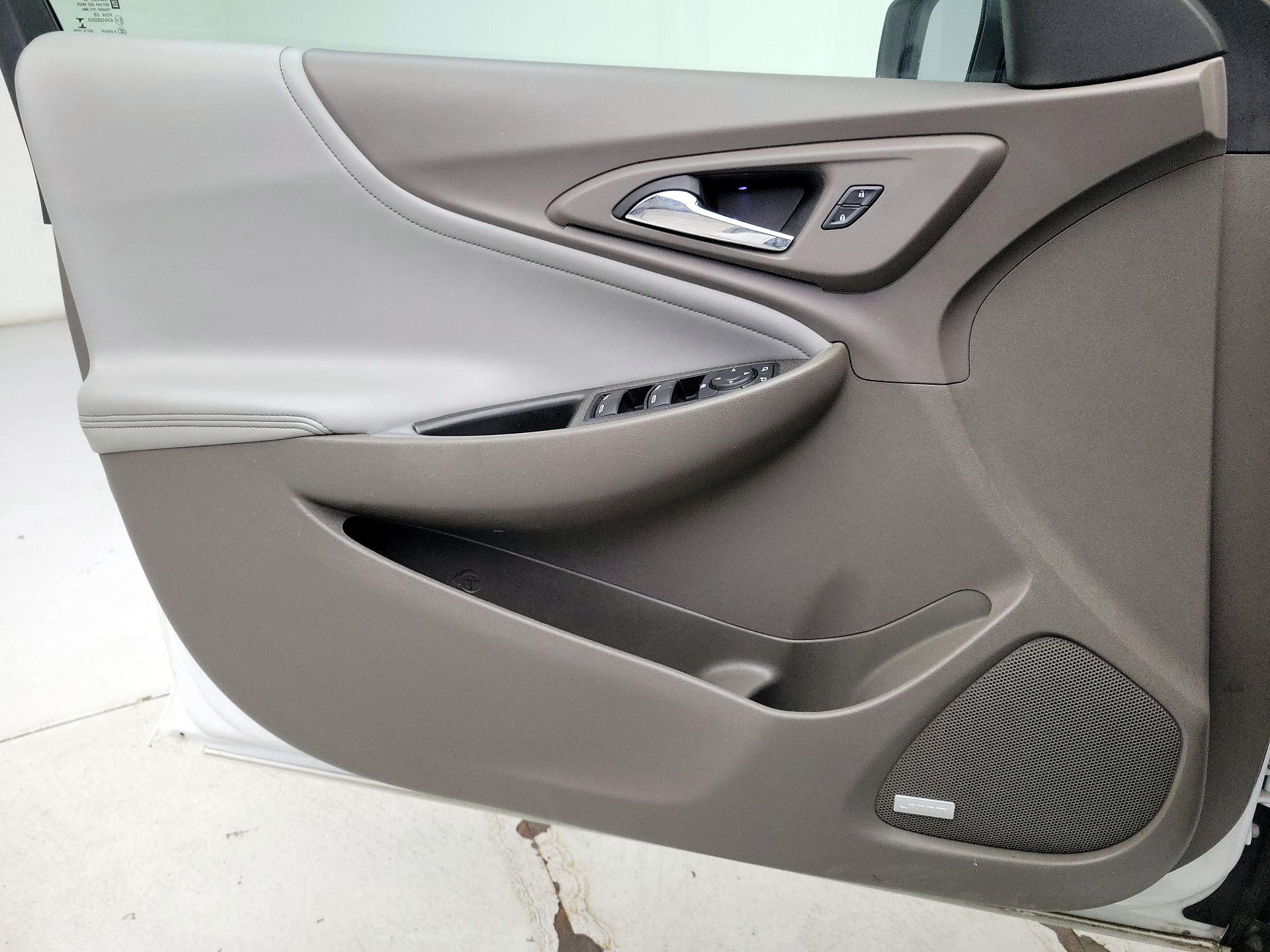 Thumbnail: 2017 Chevrolet Malibu - 12