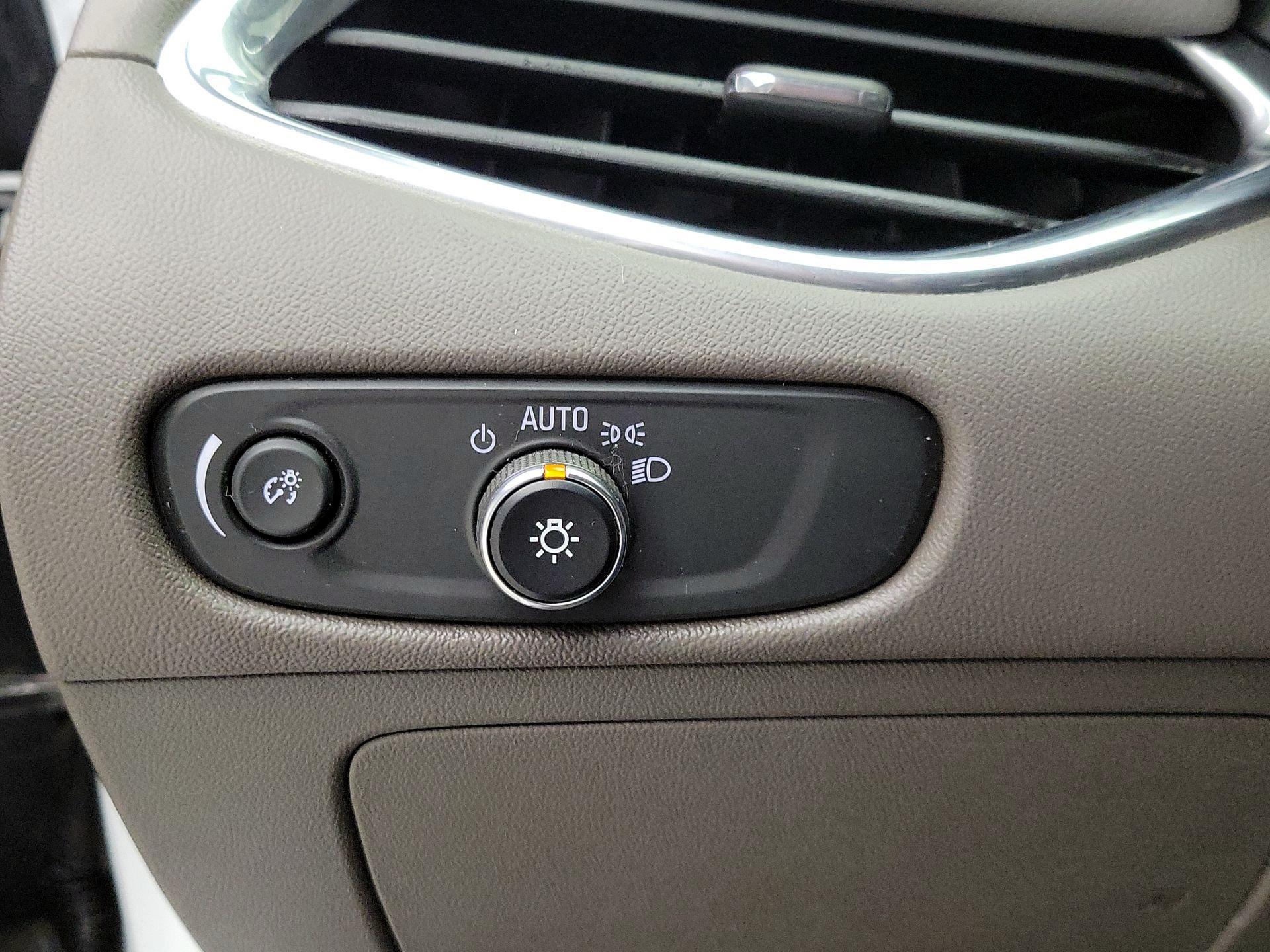 Thumbnail: 2017 Chevrolet Malibu - 13