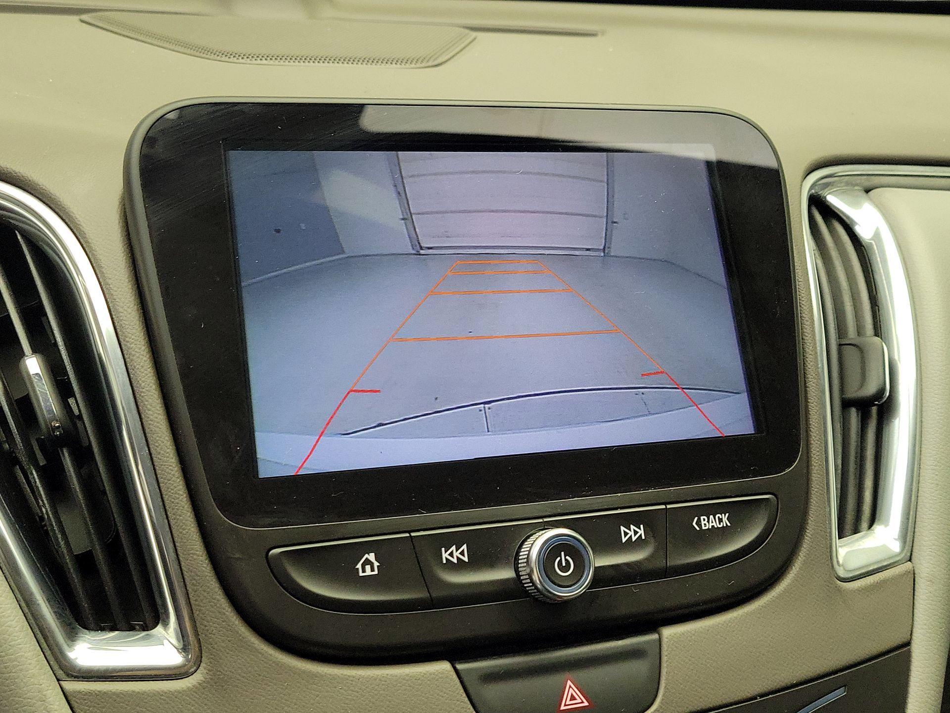 Thumbnail: 2017 Chevrolet Malibu - 14