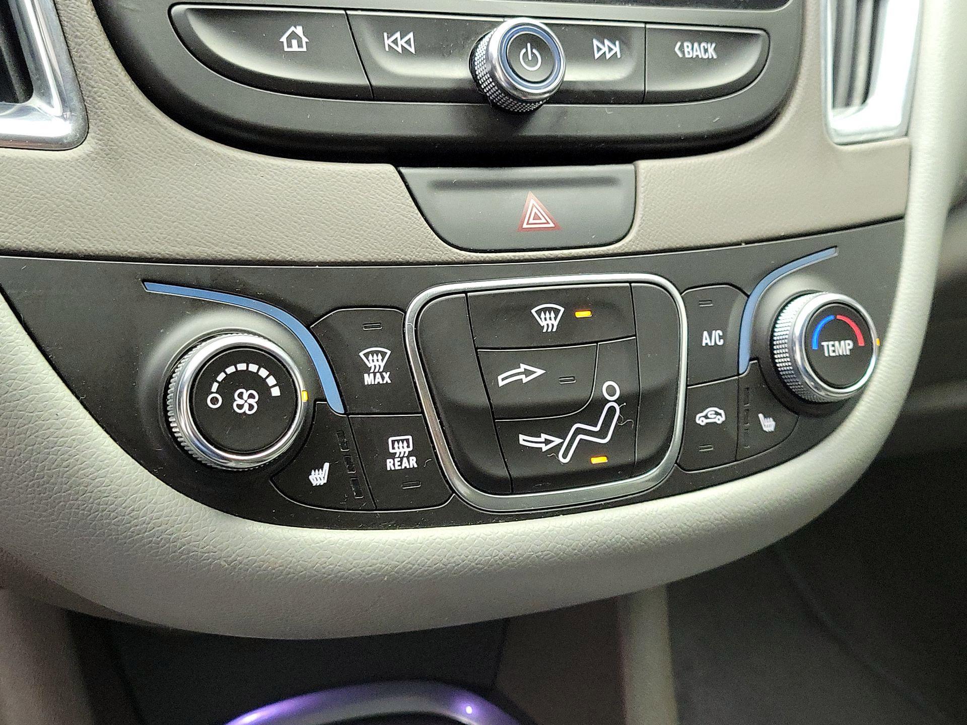 Thumbnail: 2017 Chevrolet Malibu - 16