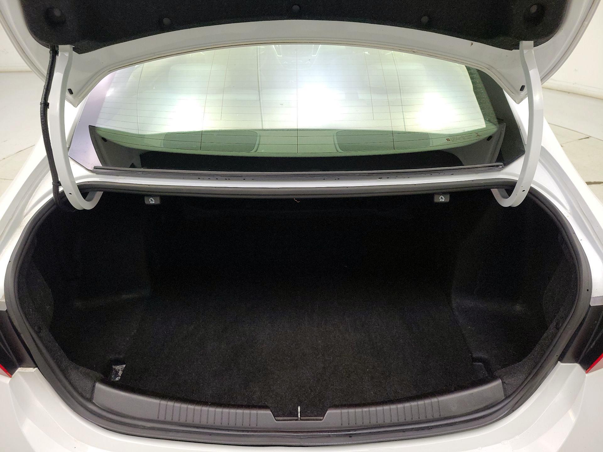 Thumbnail: 2017 Chevrolet Malibu - 20