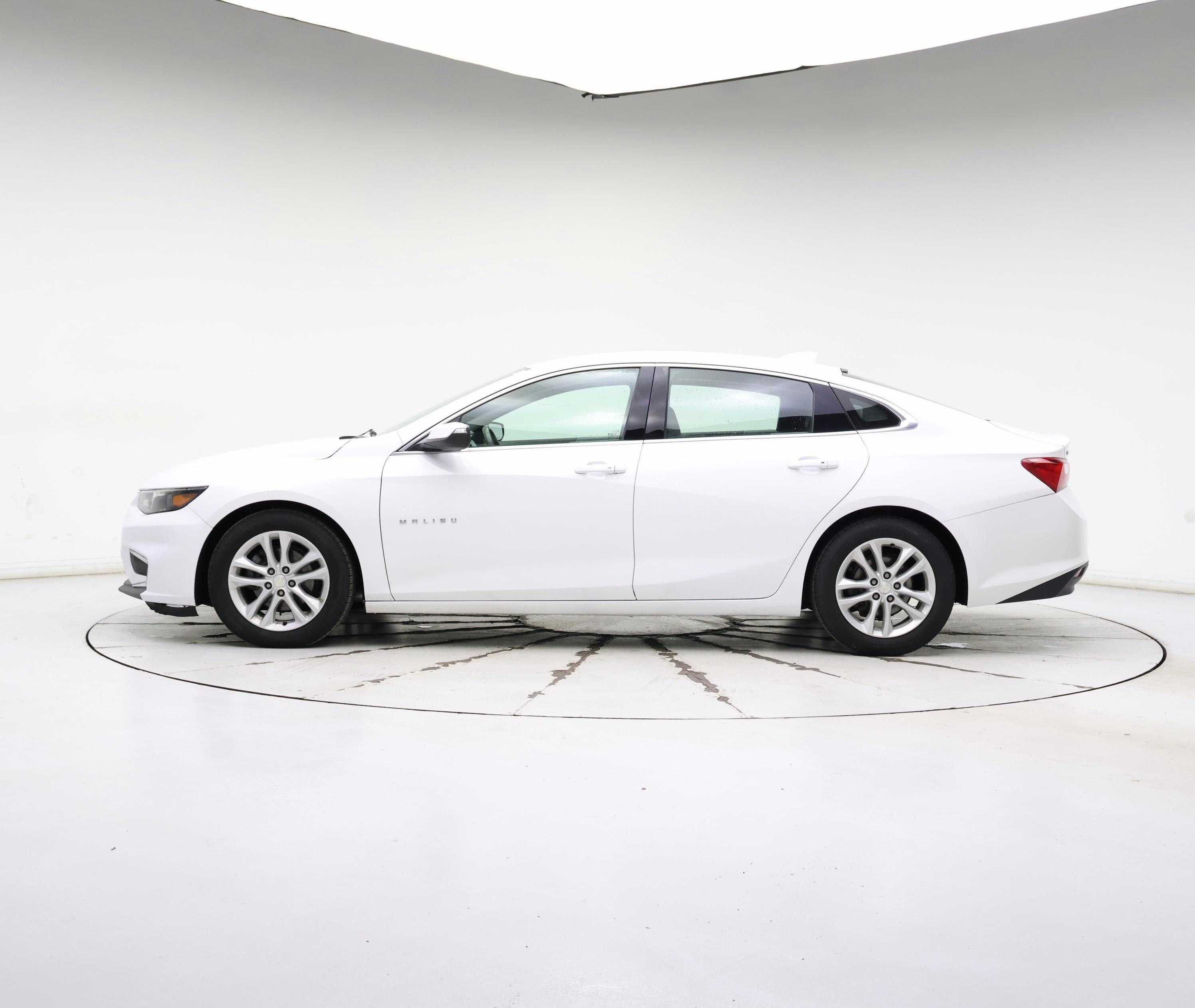 Thumbnail: 2017 Chevrolet Malibu - 3