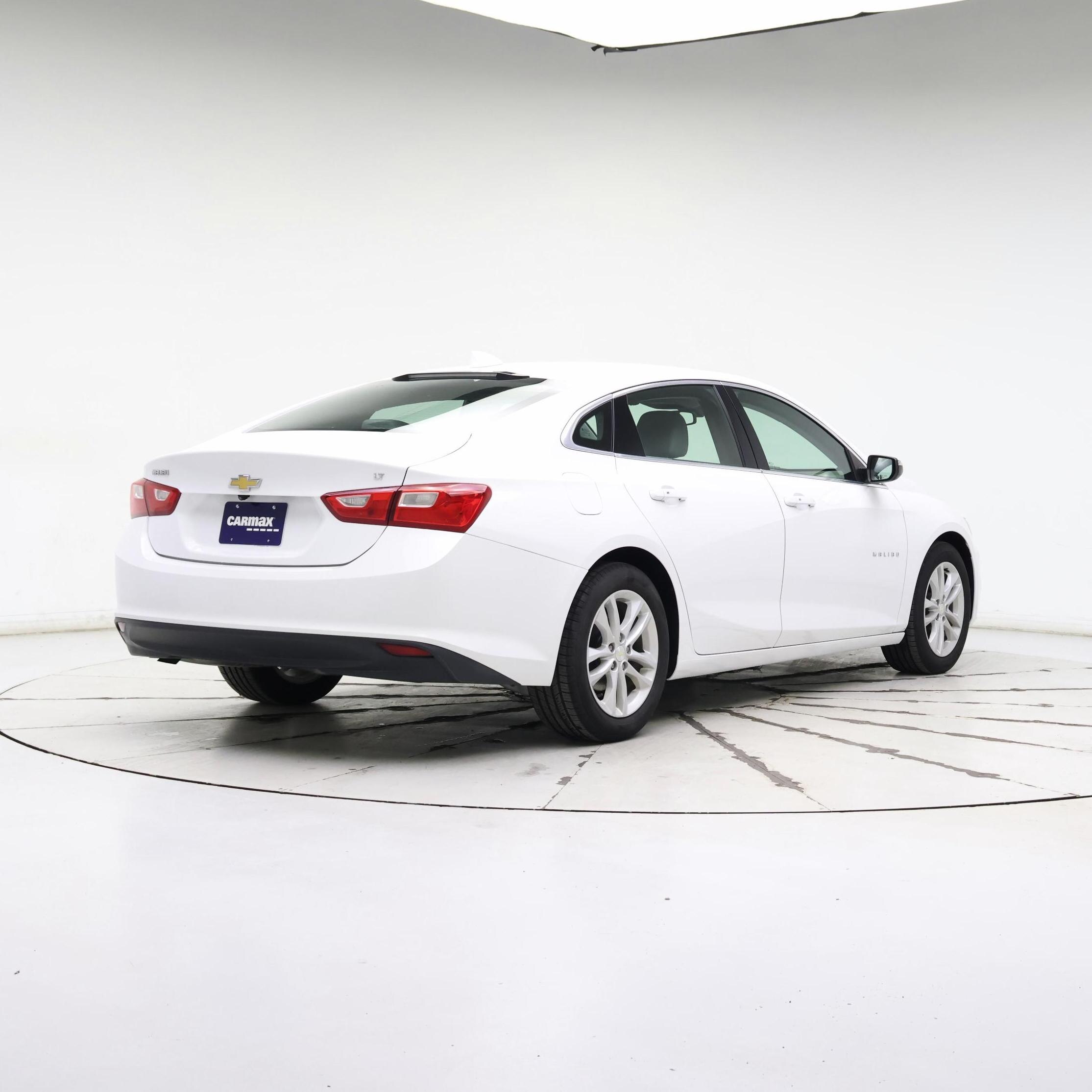 Thumbnail: 2017 Chevrolet Malibu - 8