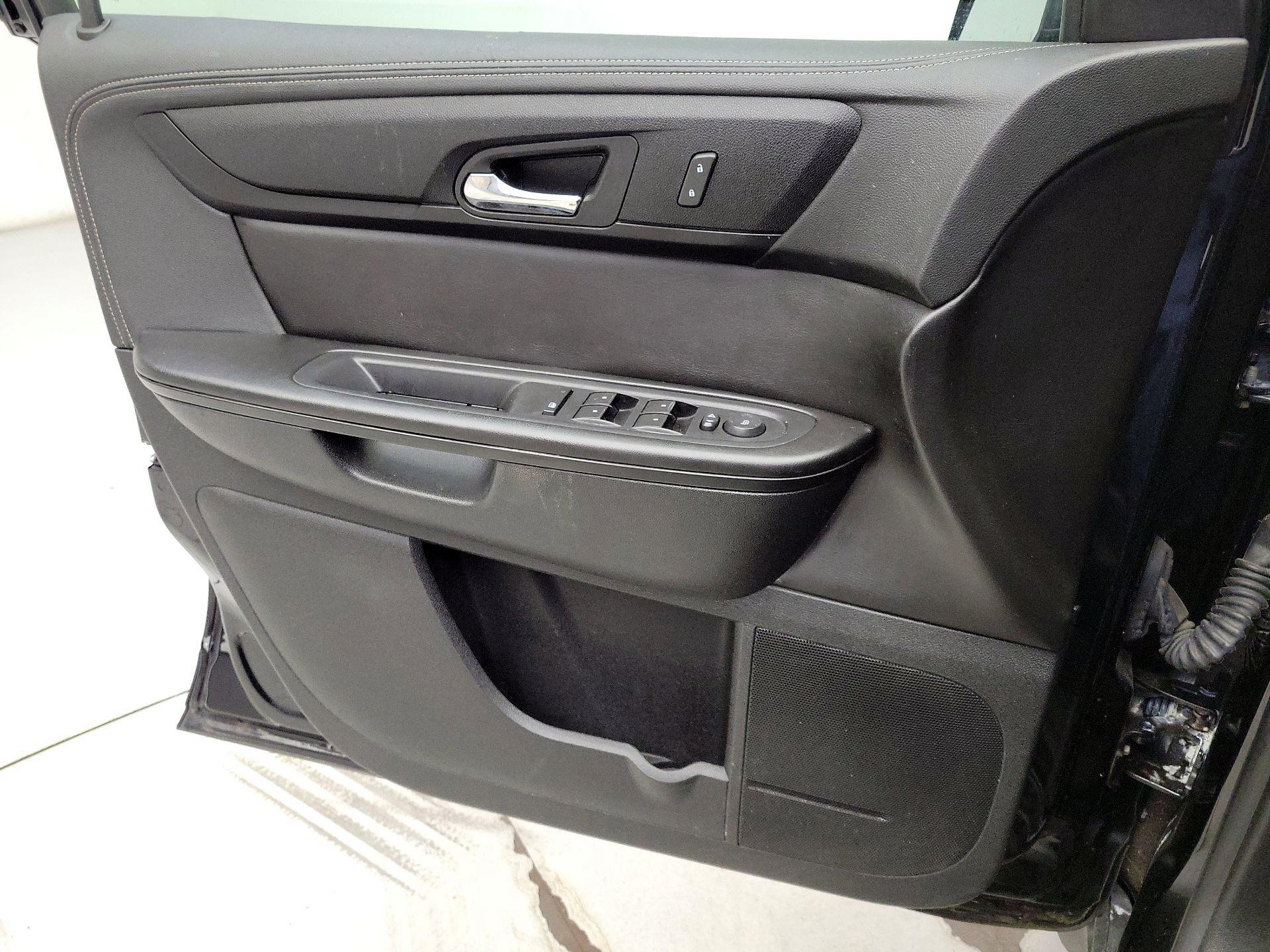 Thumbnail: 2017 Chevrolet Traverse - 12