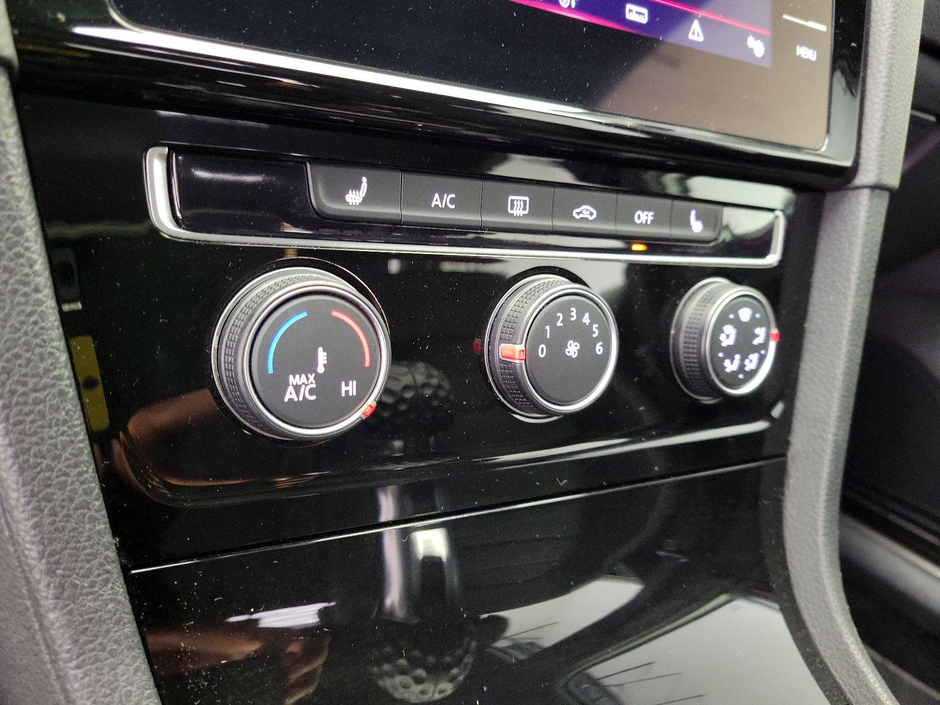 Thumbnail: 2021 Volkswagen Golf - 15