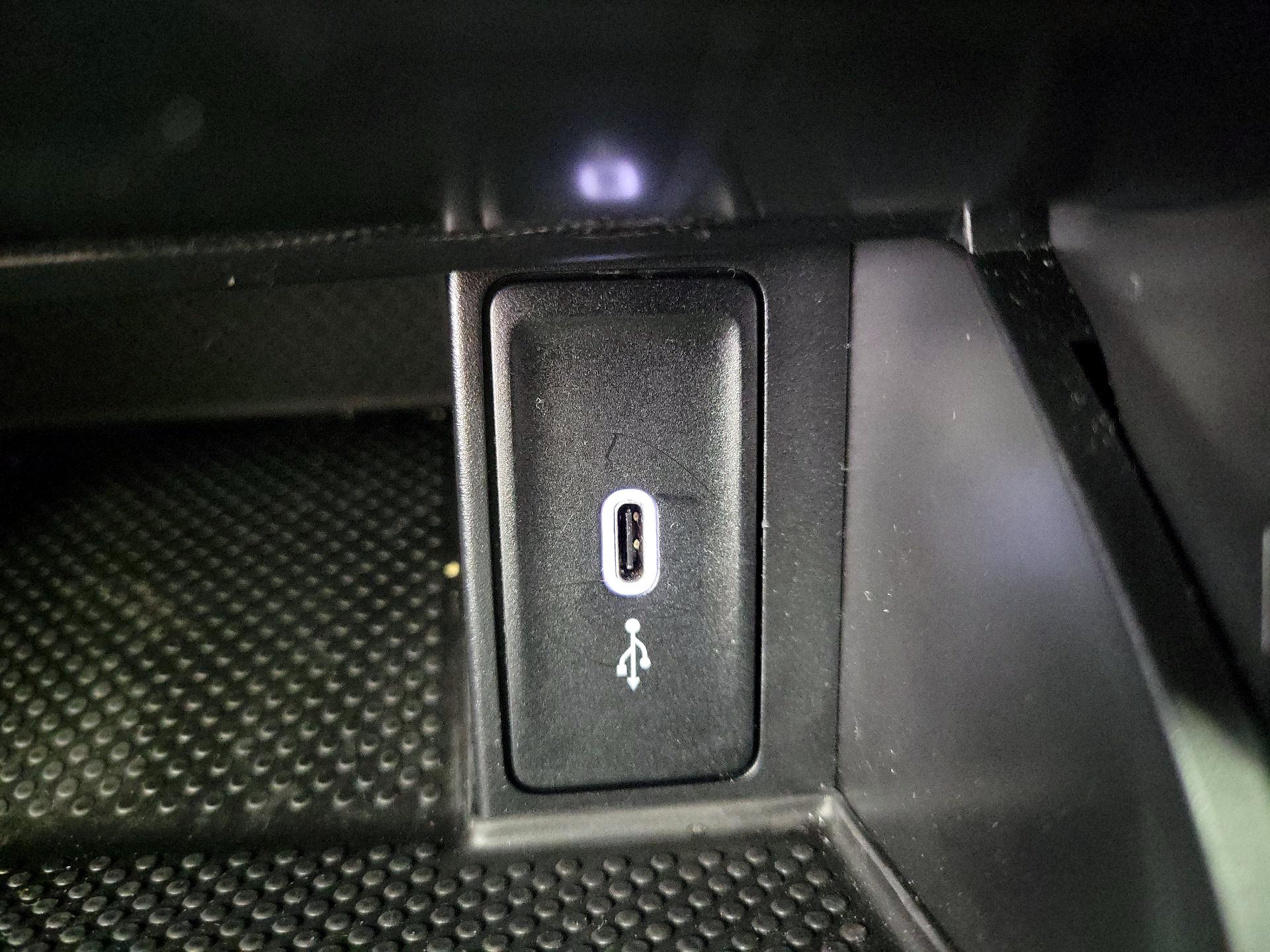 Thumbnail: 2021 Volkswagen Golf - 17