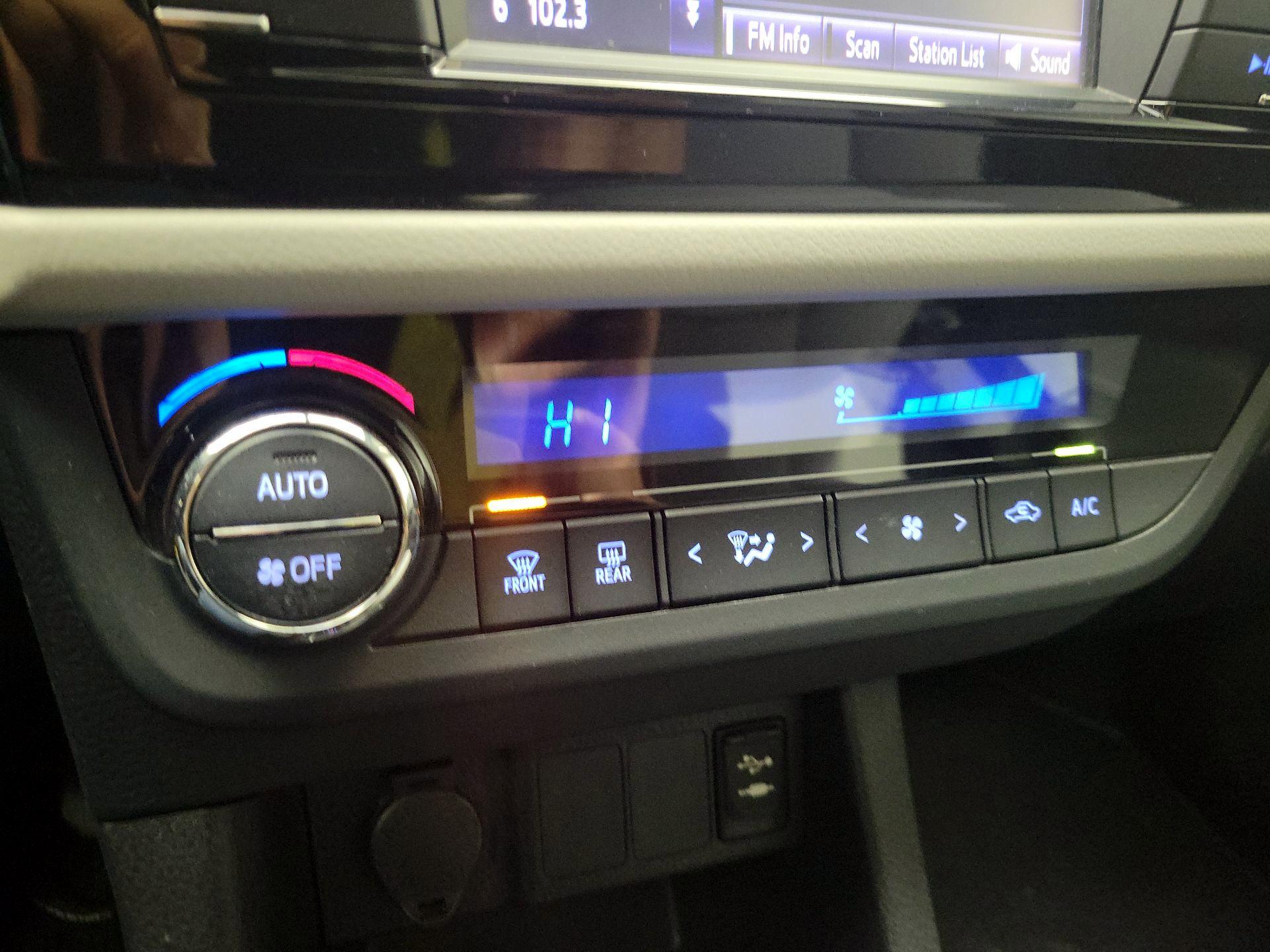 Thumbnail: 2016 Toyota Corolla - 16