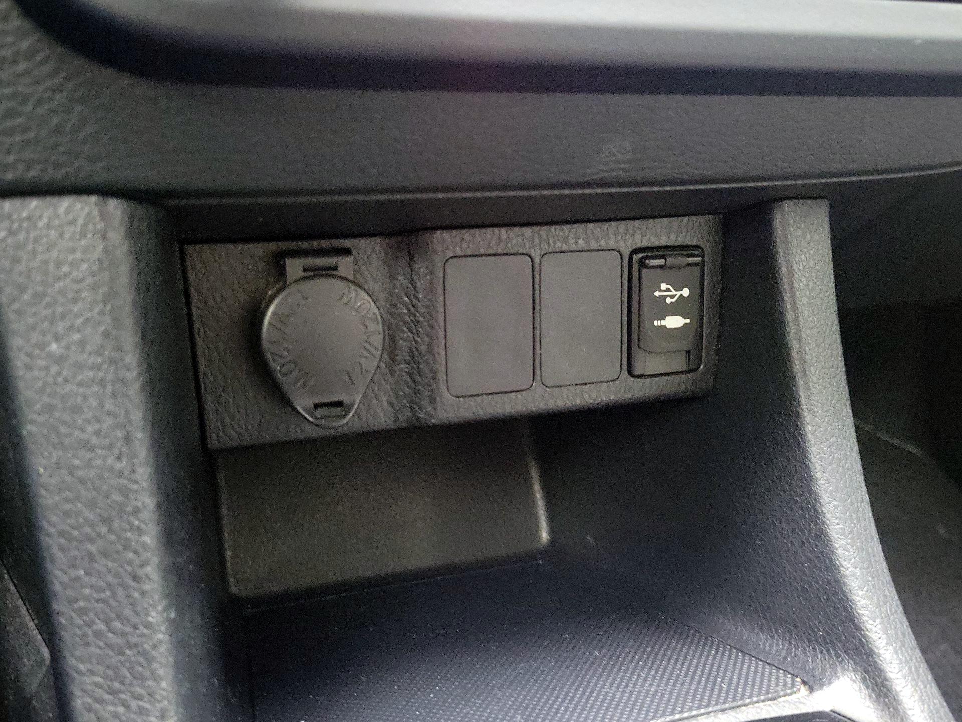 Thumbnail: 2016 Toyota Corolla - 18