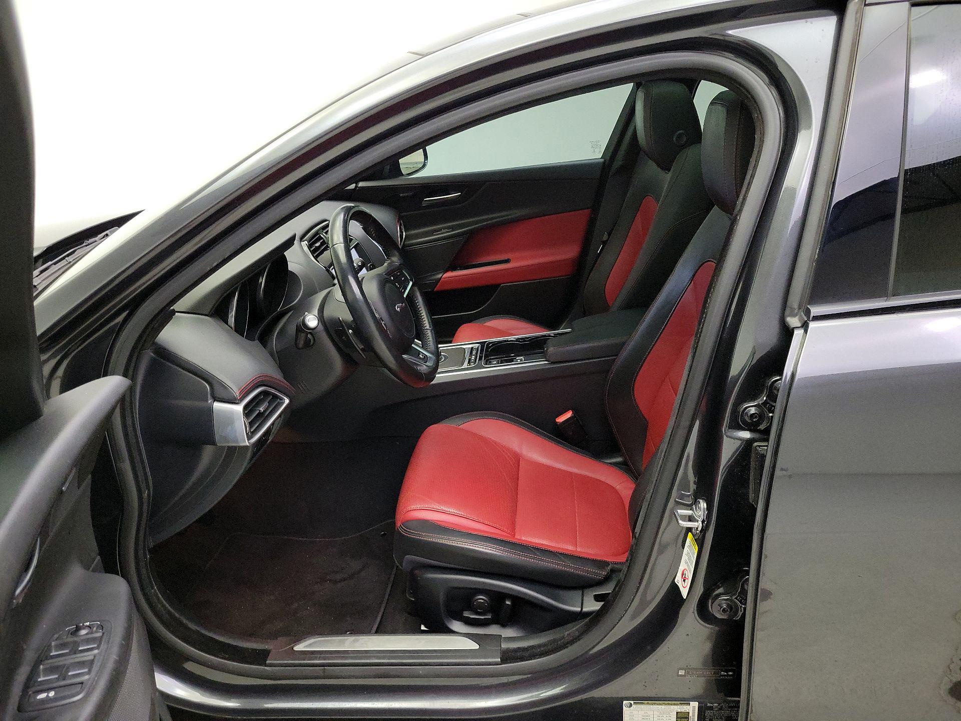 Thumbnail: 2017 Jaguar XE - 11