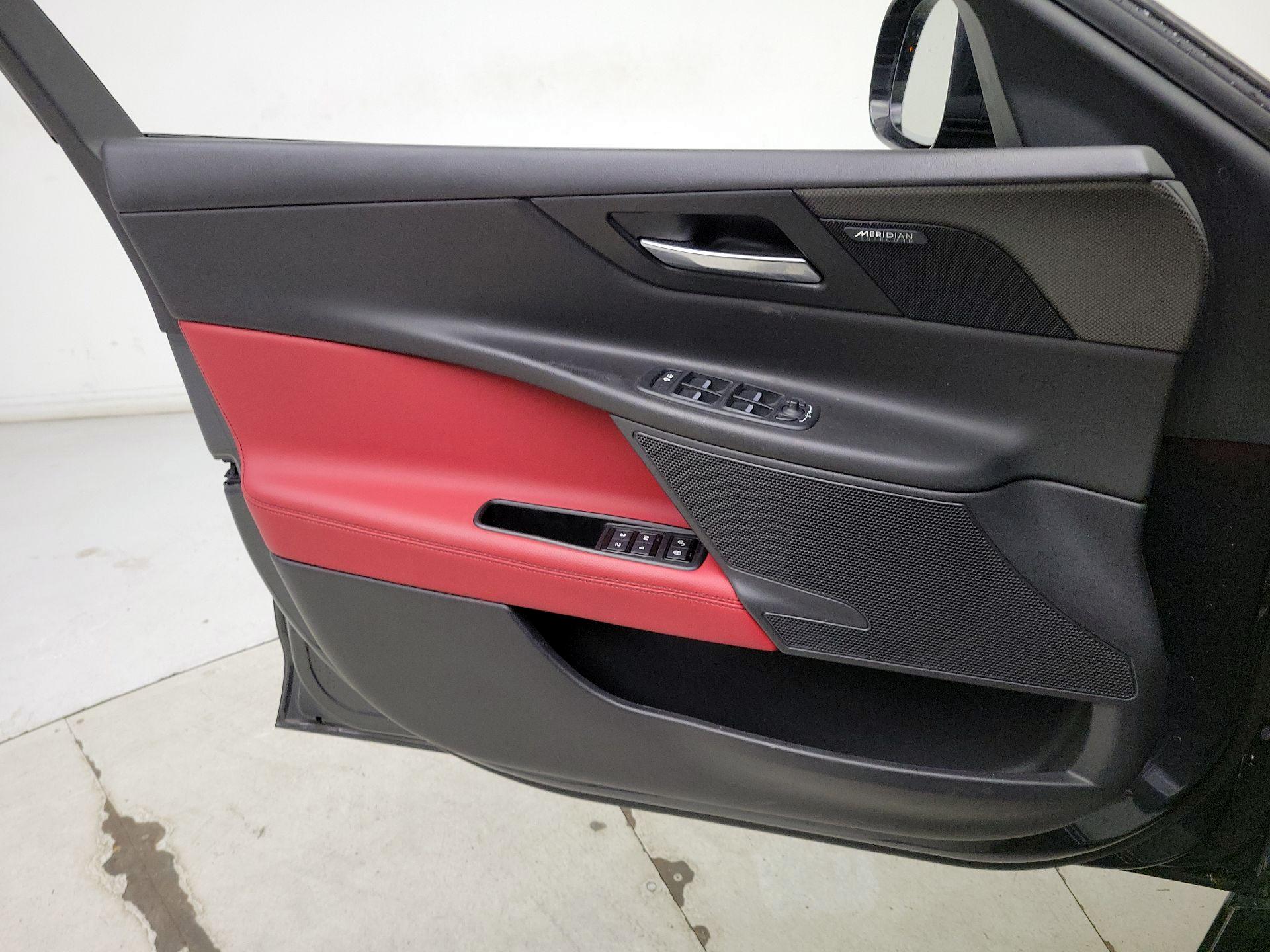 Thumbnail: 2017 Jaguar XE - 12