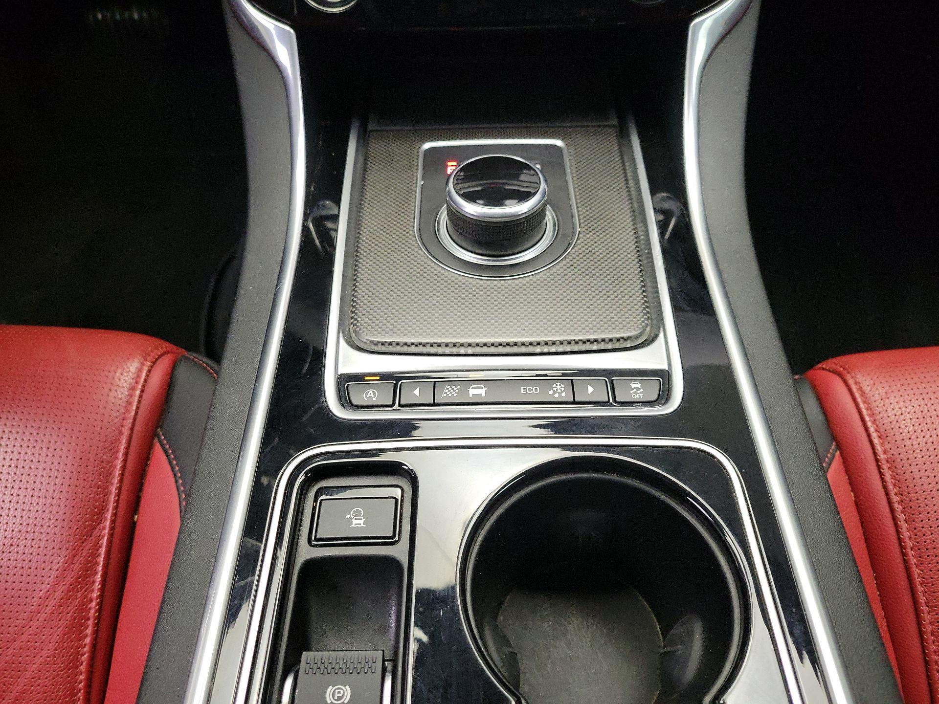 Thumbnail: 2017 Jaguar XE - 18