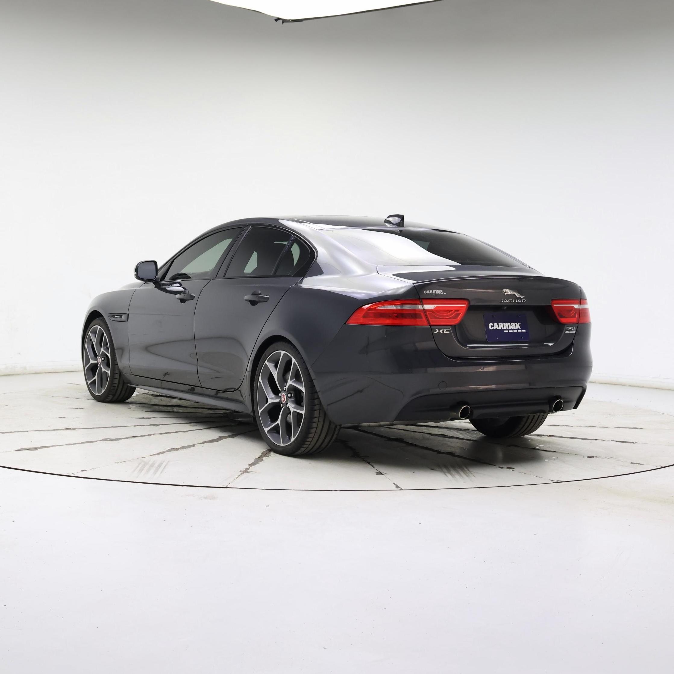 Thumbnail: 2017 Jaguar XE - 2