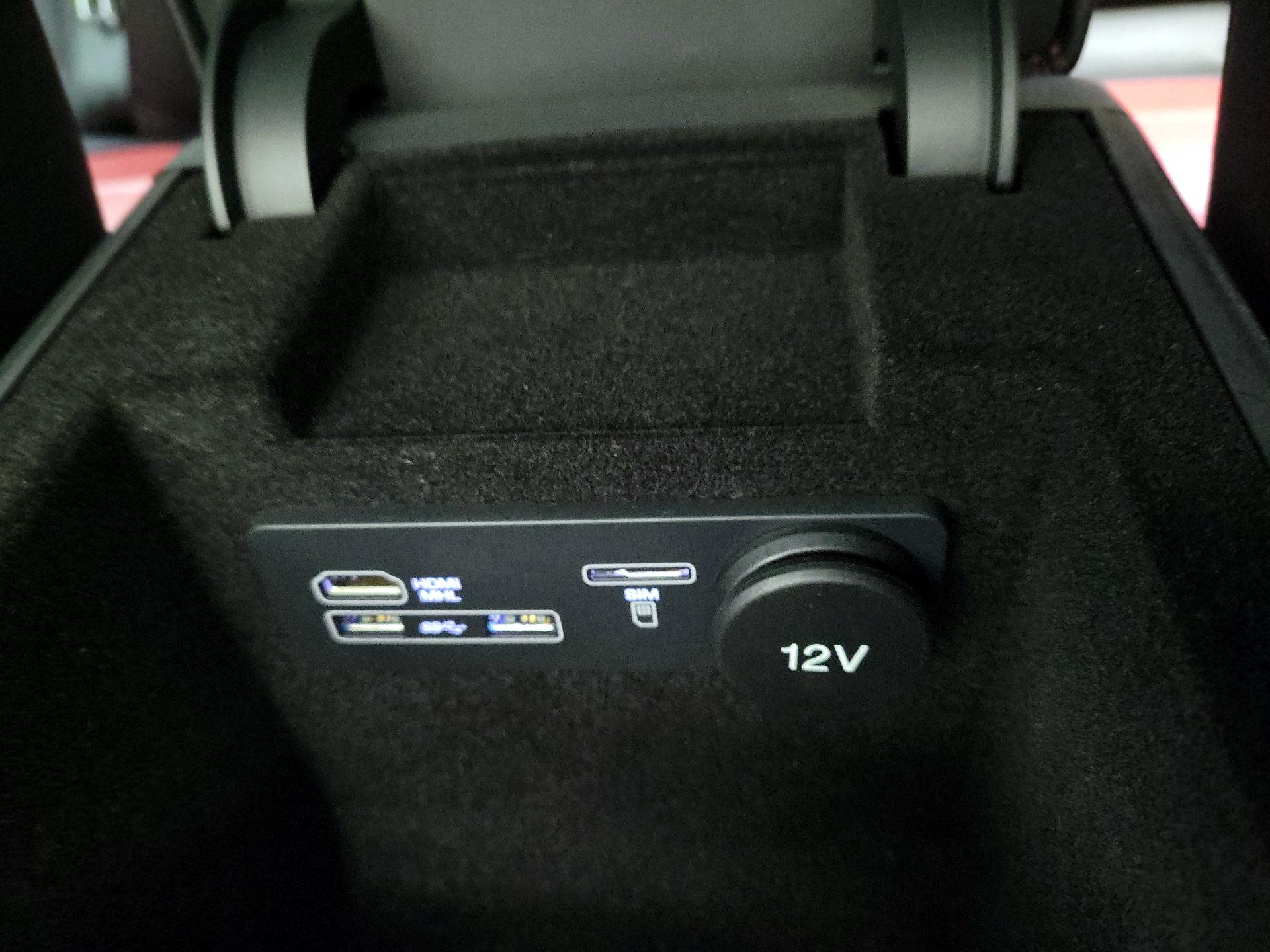 Thumbnail: 2017 Jaguar XE - 19