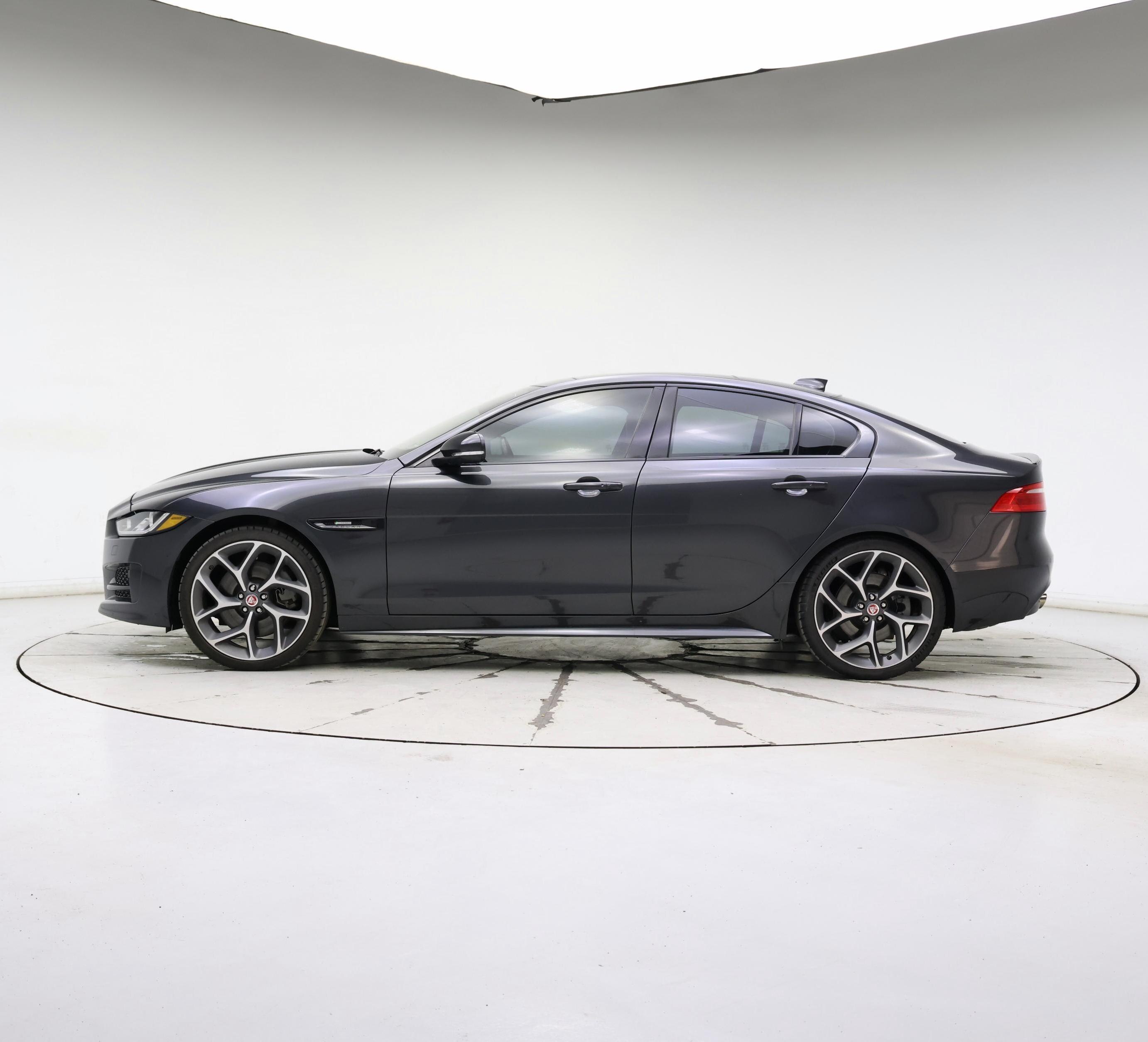 Thumbnail: 2017 Jaguar XE - 3