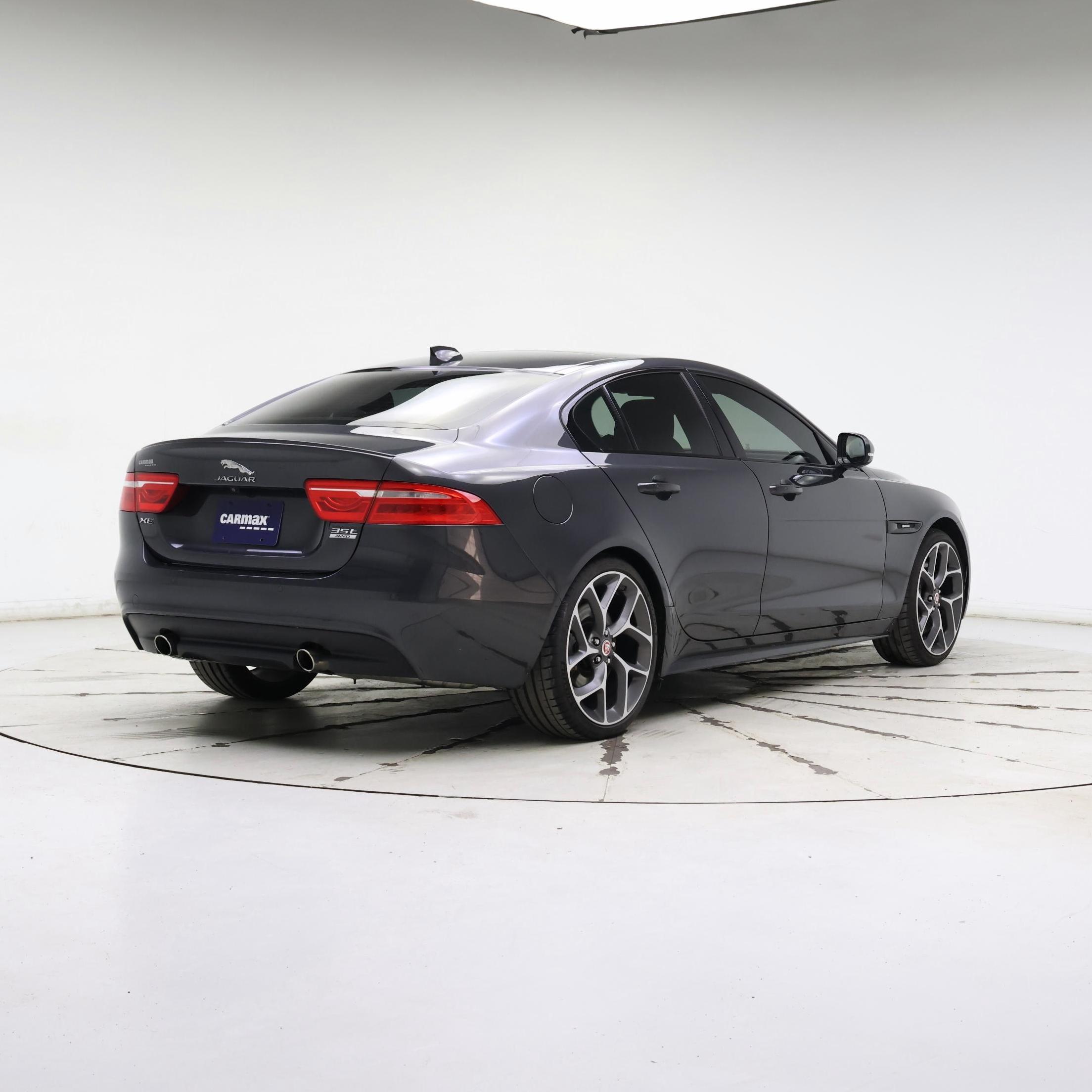 Thumbnail: 2017 Jaguar XE - 8