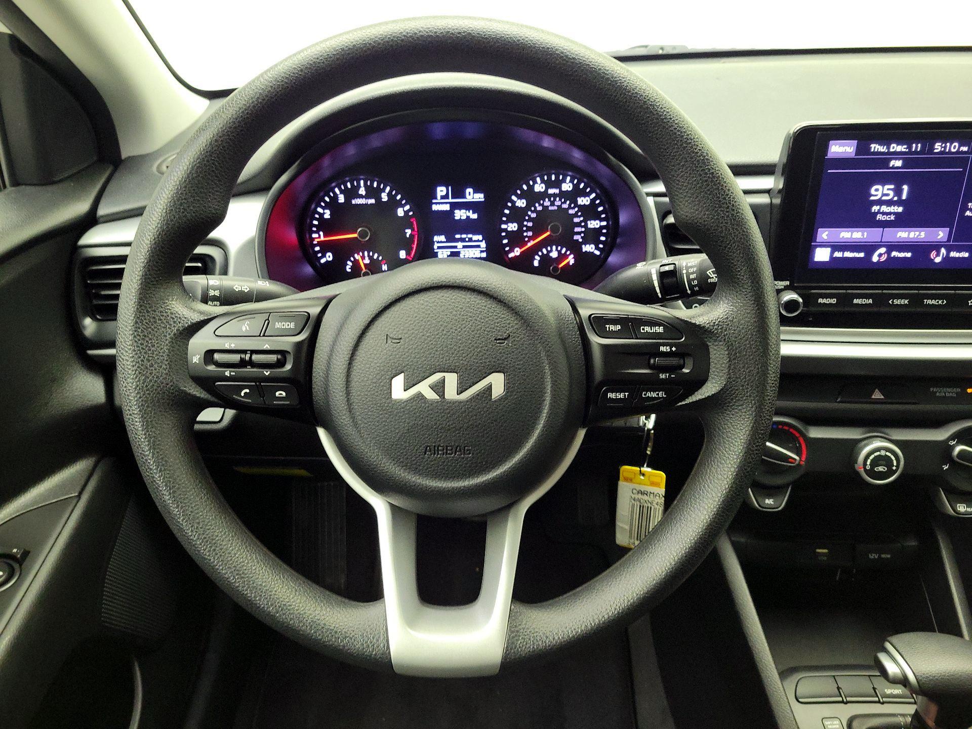 Thumbnail: 2022 Kia Rio - 10