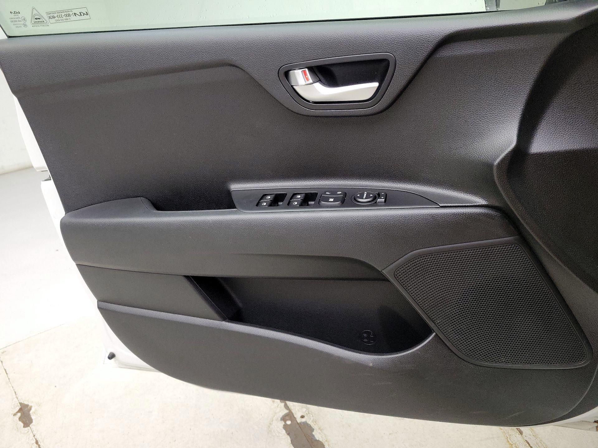 Thumbnail: 2022 Kia Rio - 12