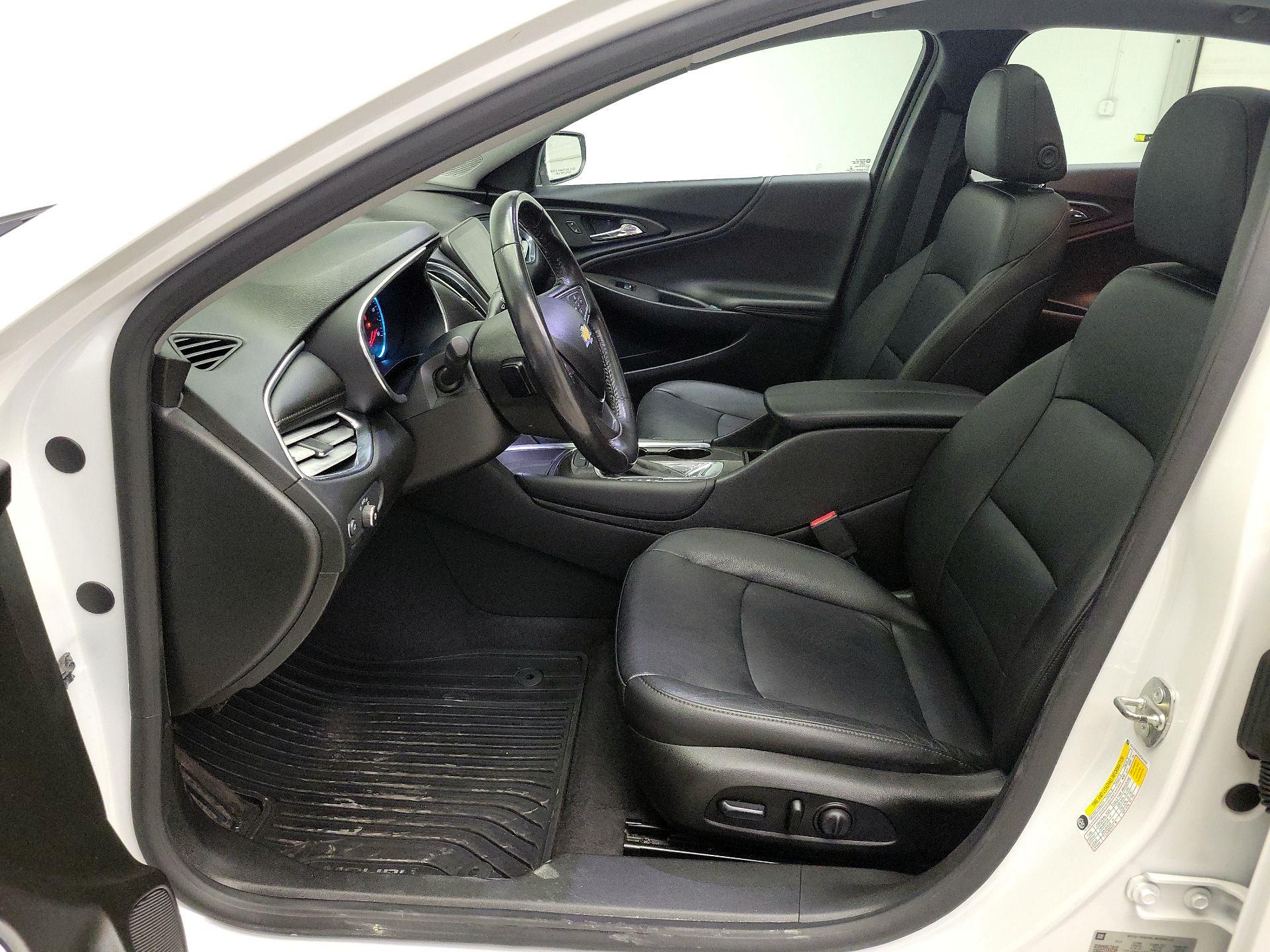 Thumbnail: 2018 Chevrolet Malibu - 11