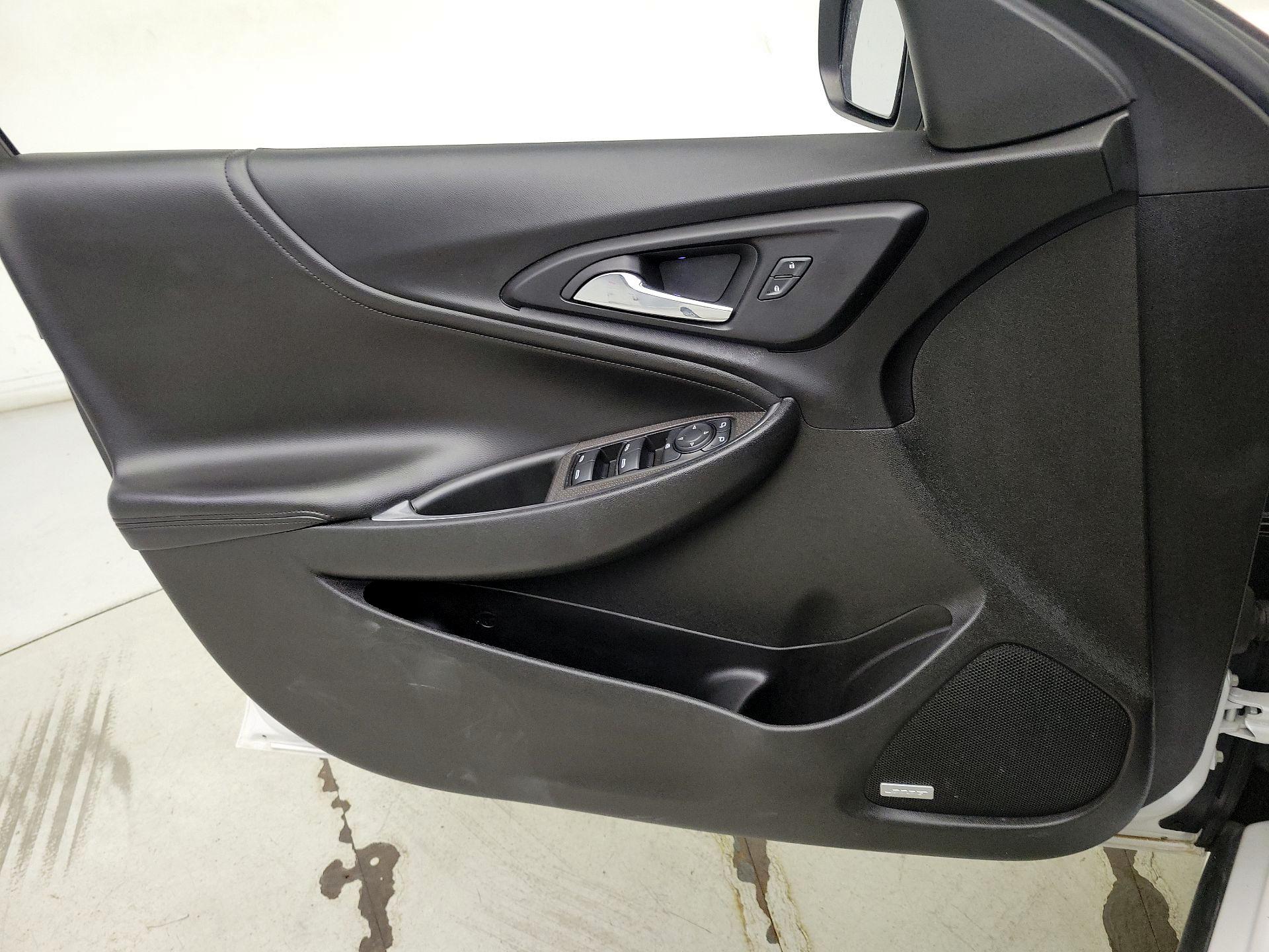 Thumbnail: 2018 Chevrolet Malibu - 12