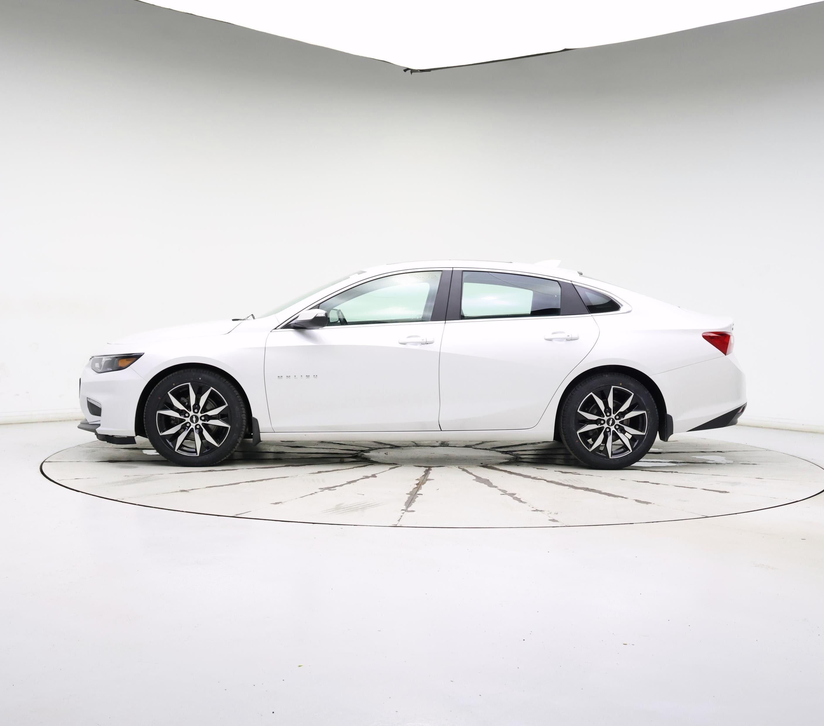 Thumbnail: 2018 Chevrolet Malibu - 3