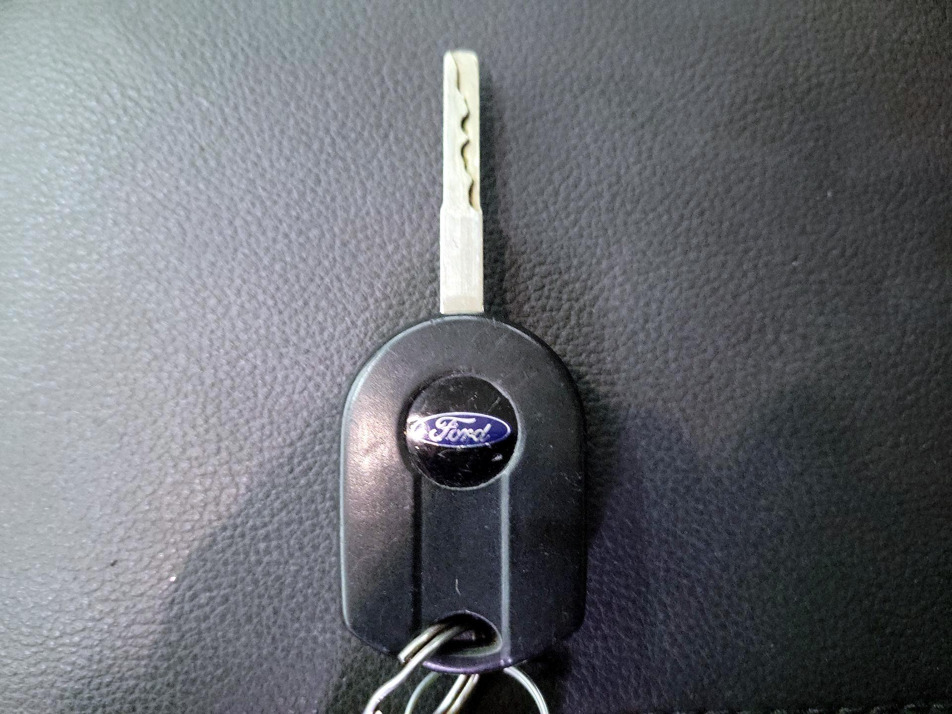 Thumbnail: 2015 Ford Escape - 20