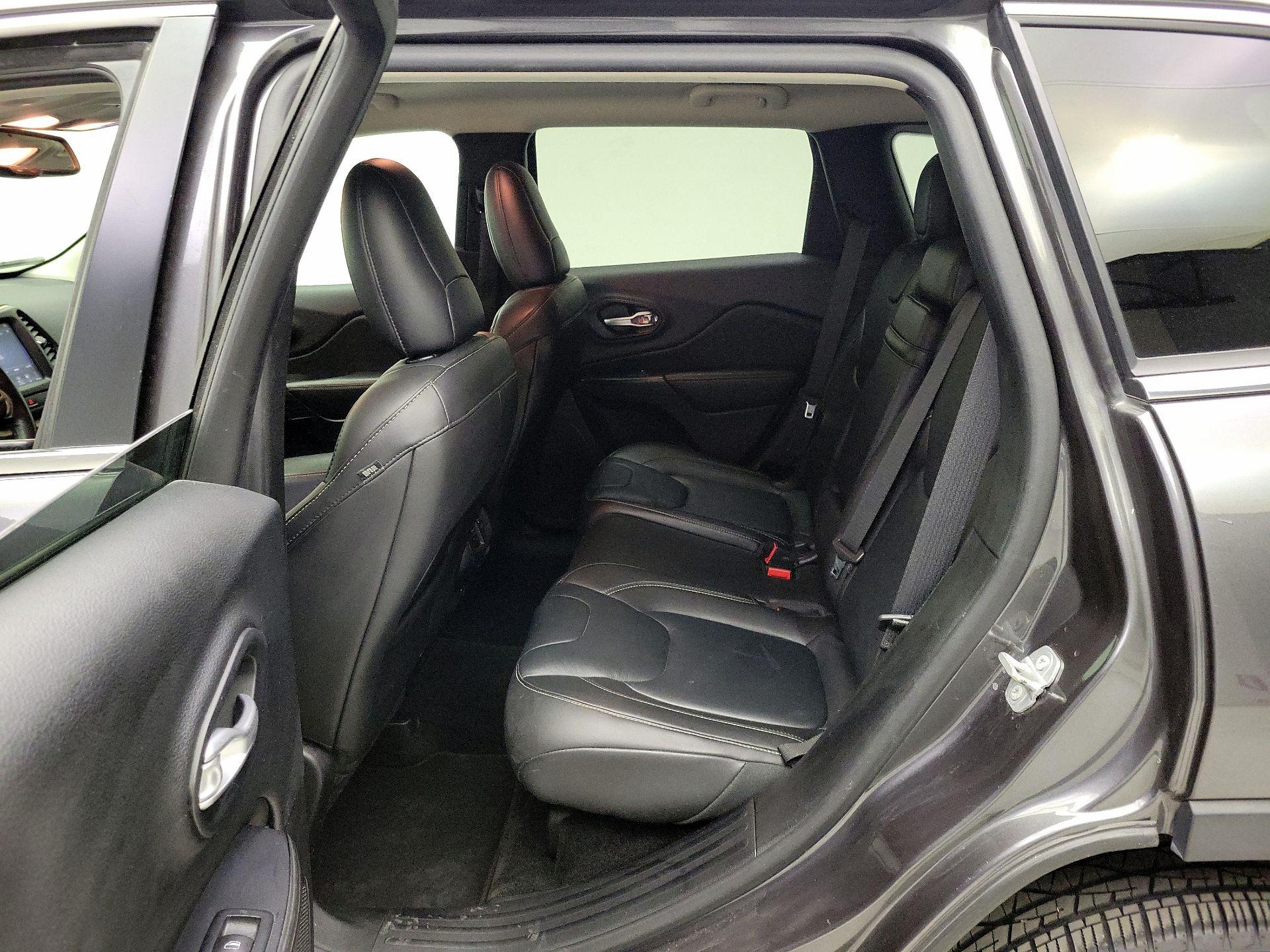 Thumbnail: 2015 Jeep Cherokee - 18