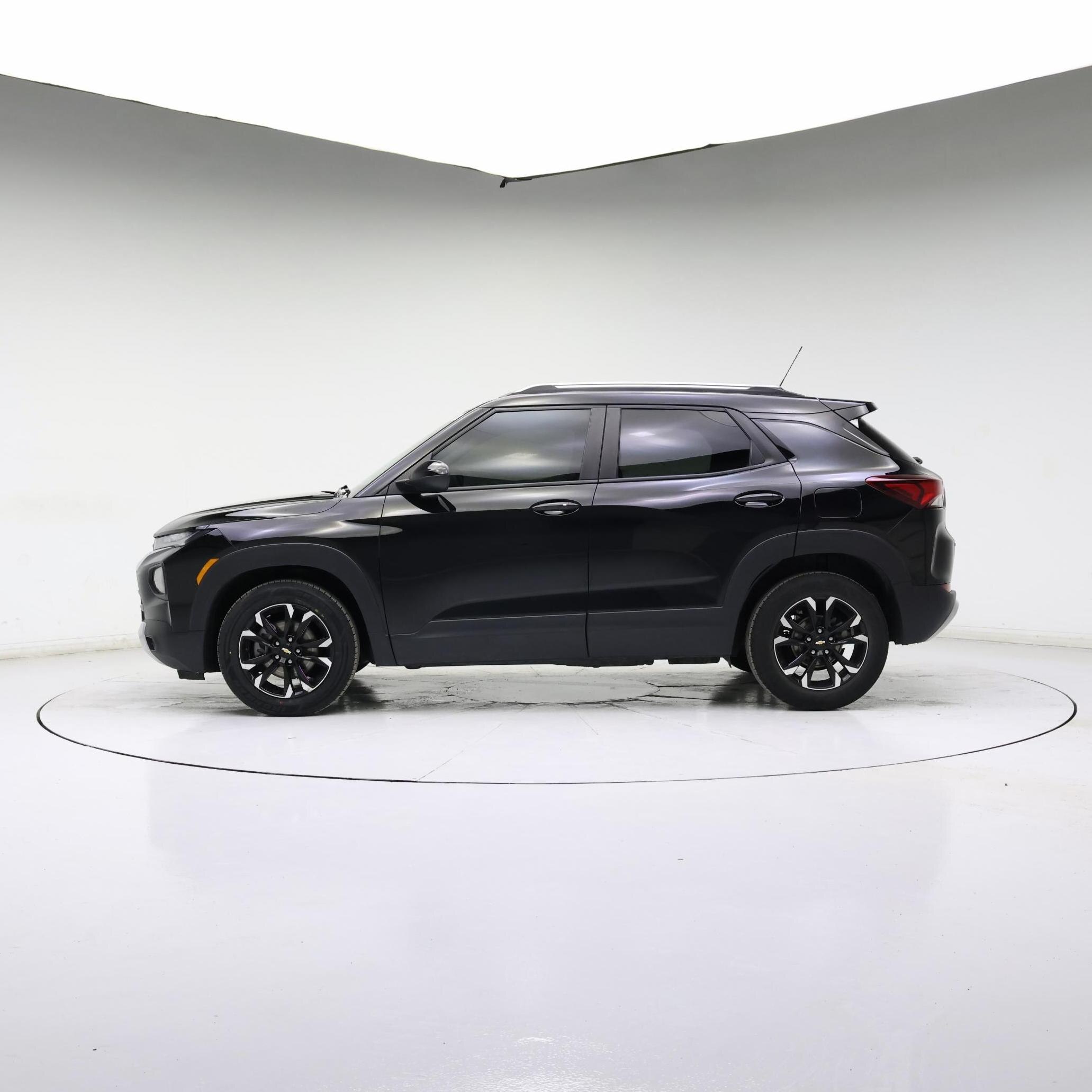 Thumbnail: 2022 Chevrolet TrailBlazer - 3