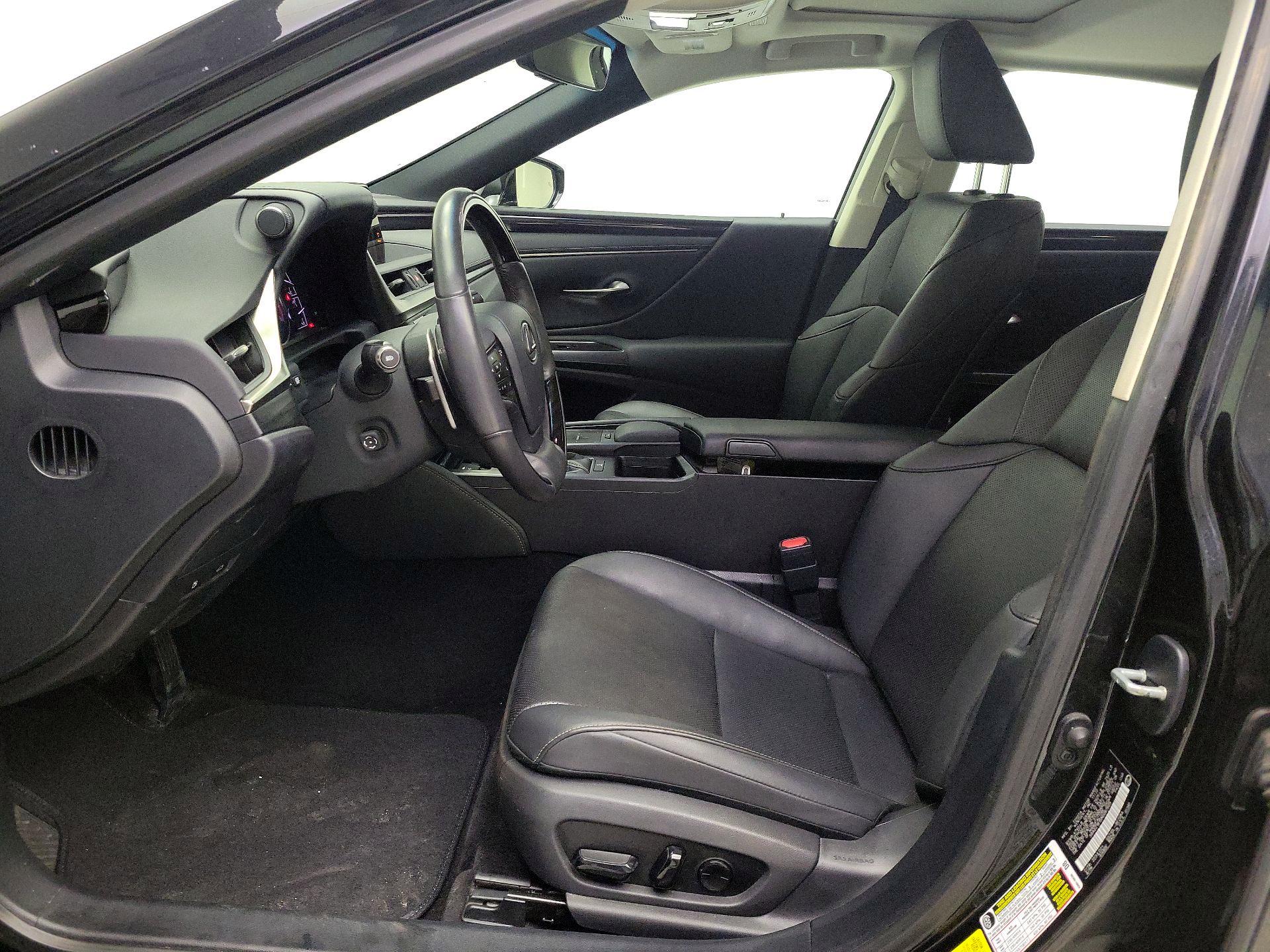 Thumbnail: 2021 Lexus ES - 11