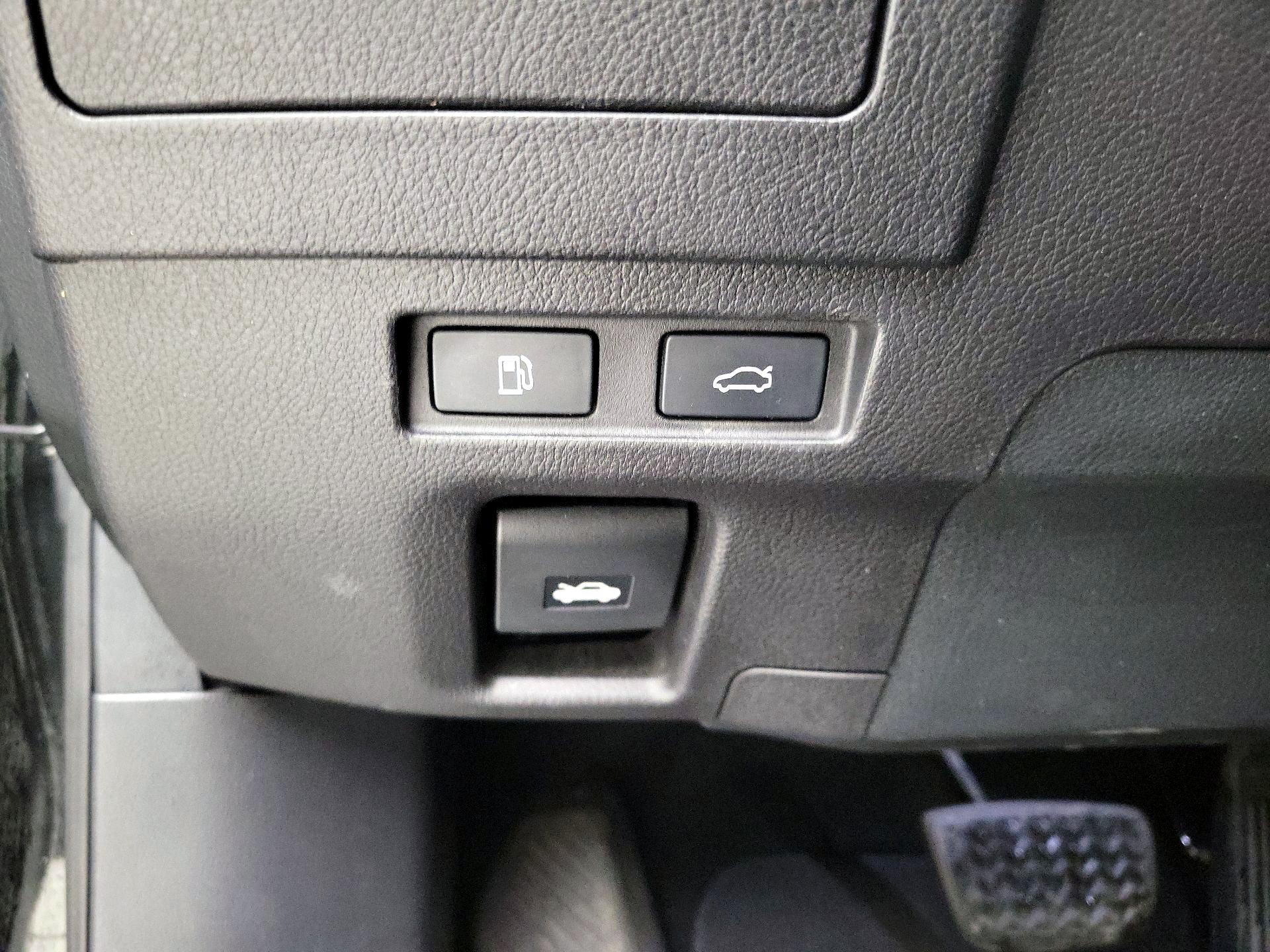 Thumbnail: 2021 Lexus ES - 13