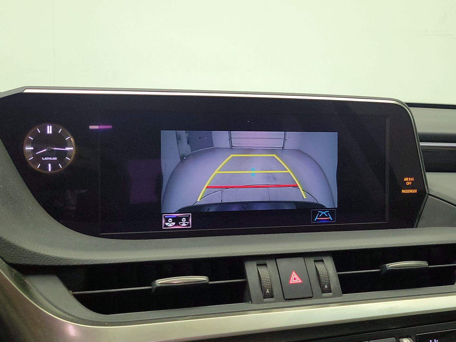 Thumbnail: 2021 Lexus ES - 15