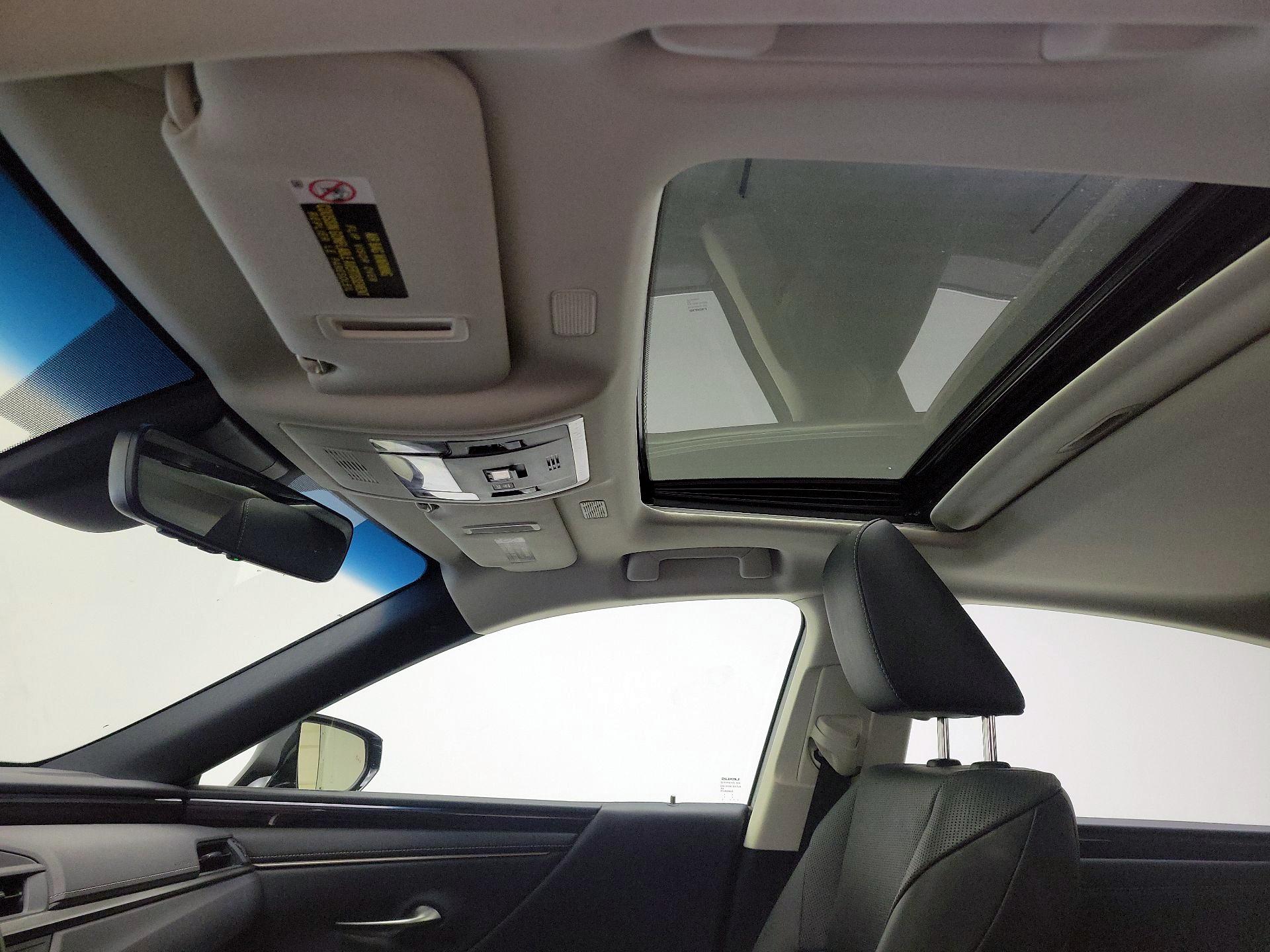 Thumbnail: 2021 Lexus ES - 20