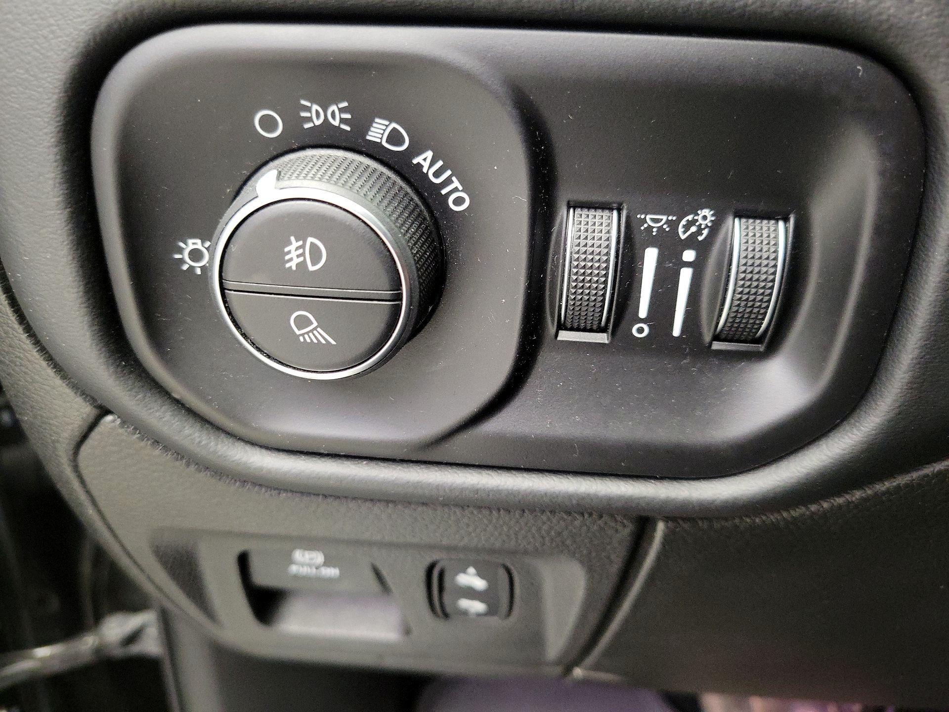 Thumbnail: 2019 RAM 1500 - 13