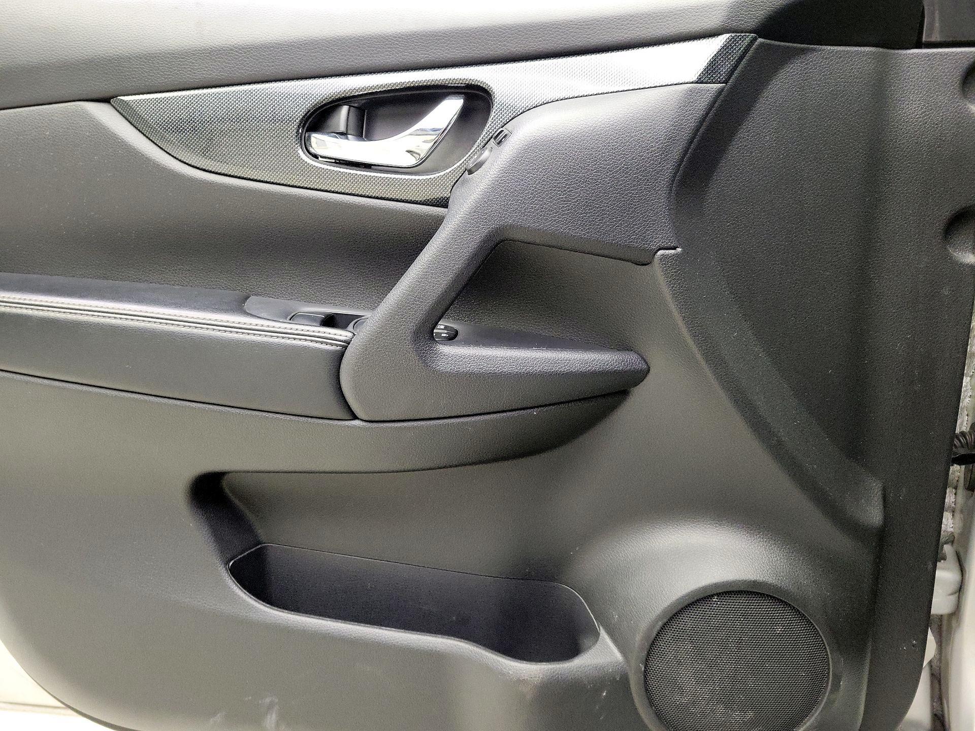 Thumbnail: 2015 Nissan Rogue - 12