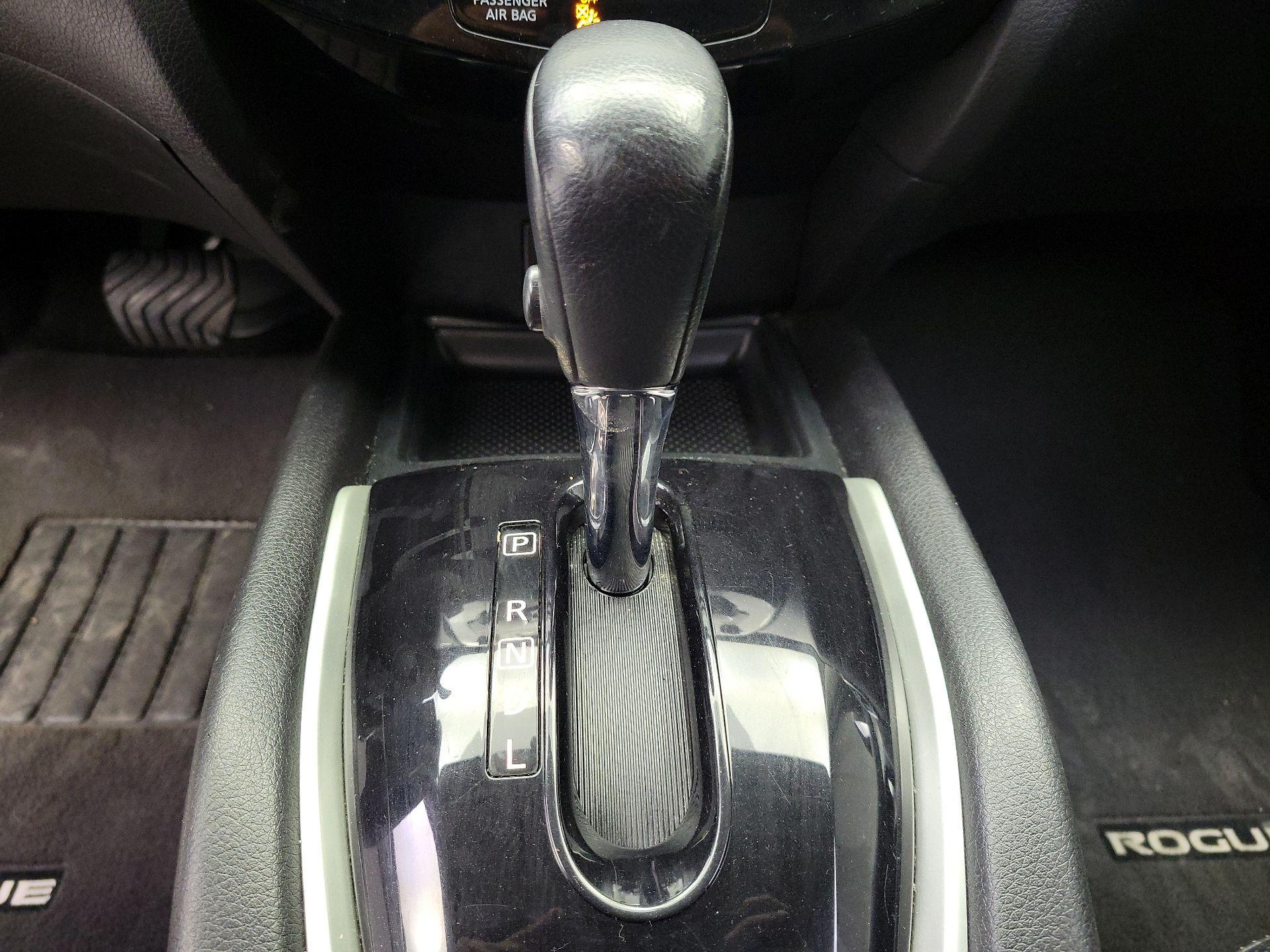 Thumbnail: 2015 Nissan Rogue - 18