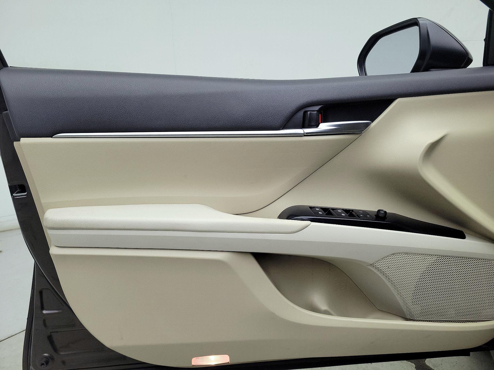 Thumbnail: 2018 Toyota Camry - 12