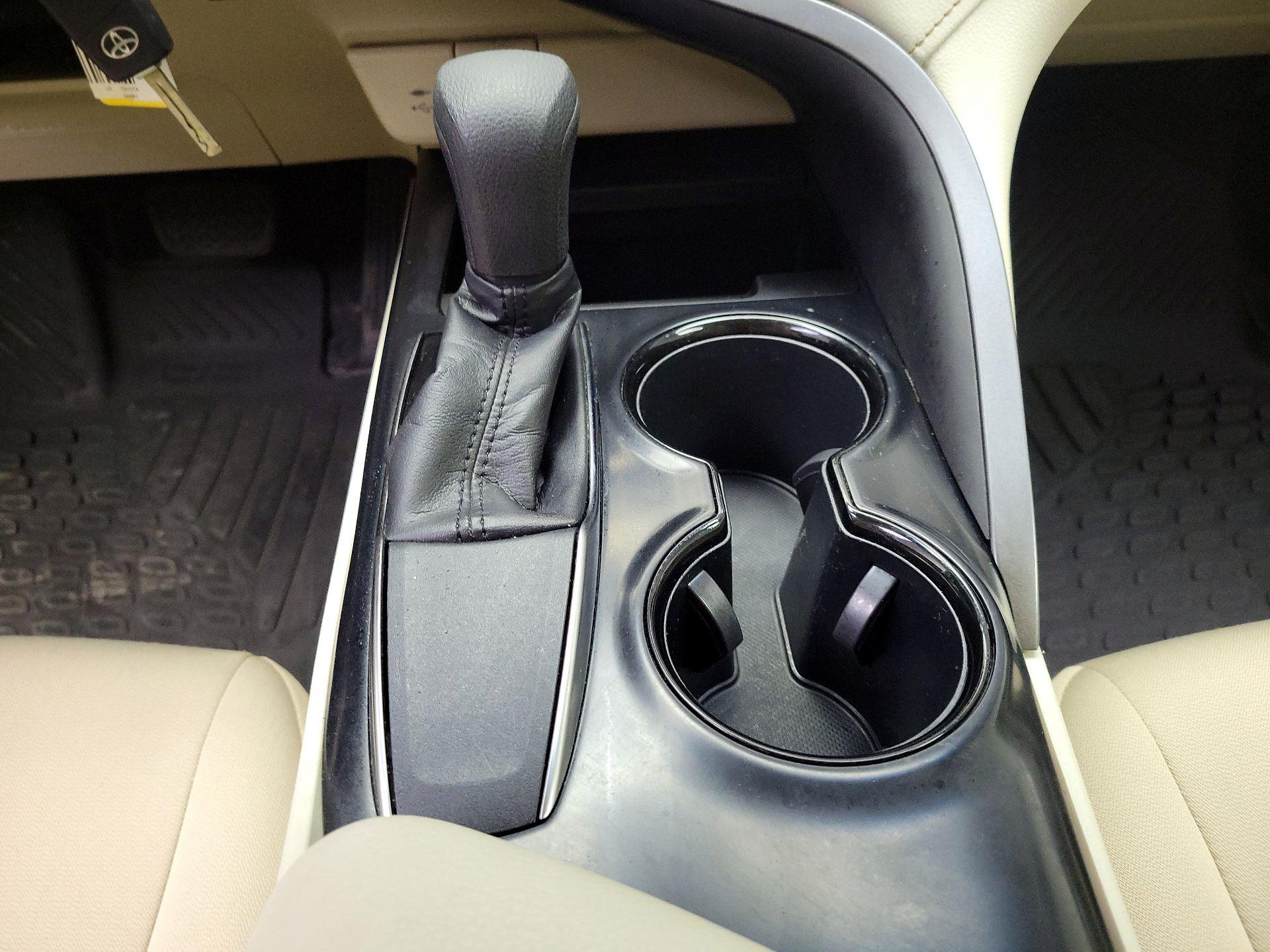 Thumbnail: 2018 Toyota Camry - 17