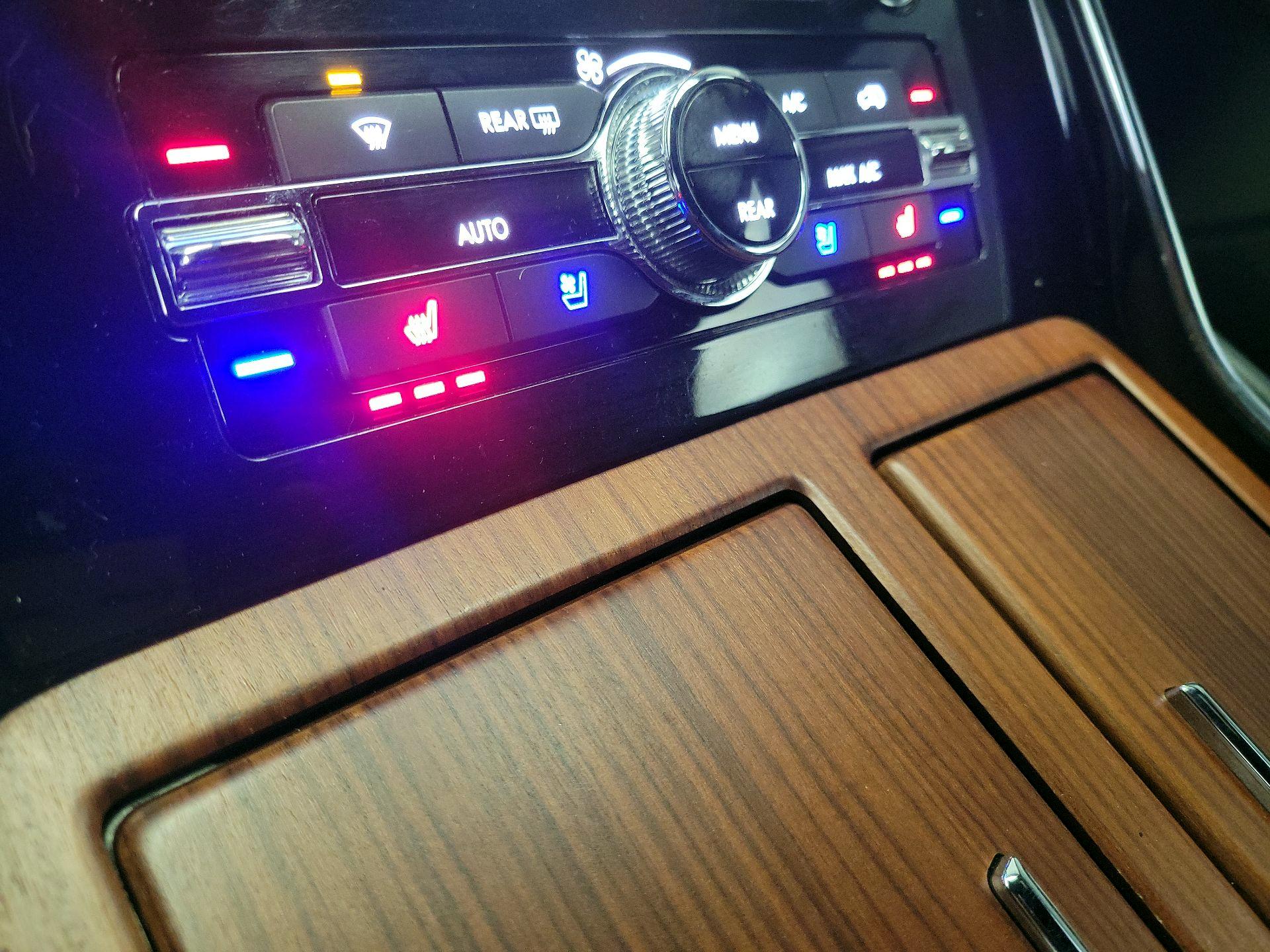 Thumbnail: 2018 Lincoln Navigator - 17