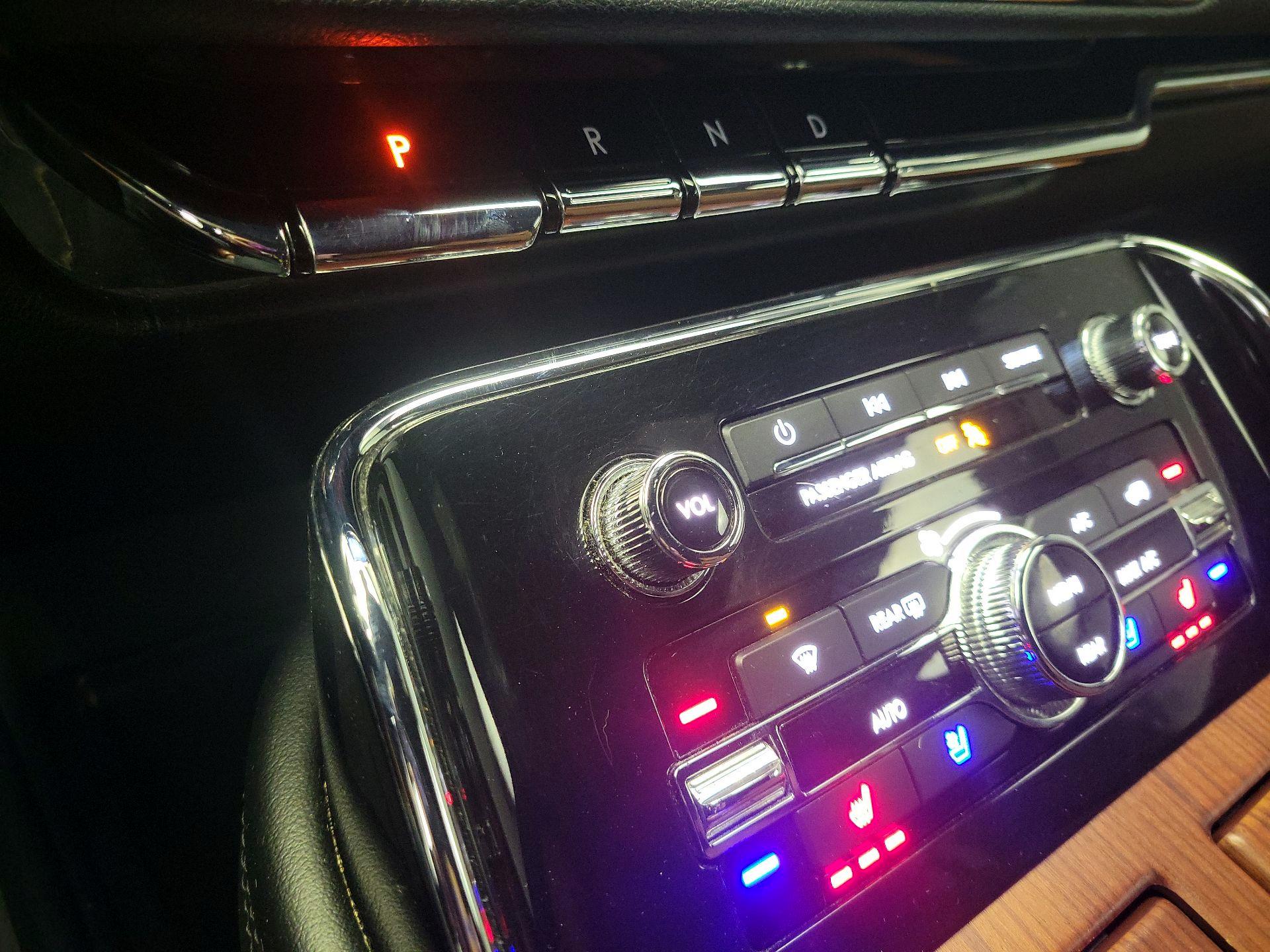 Thumbnail: 2018 Lincoln Navigator - 18