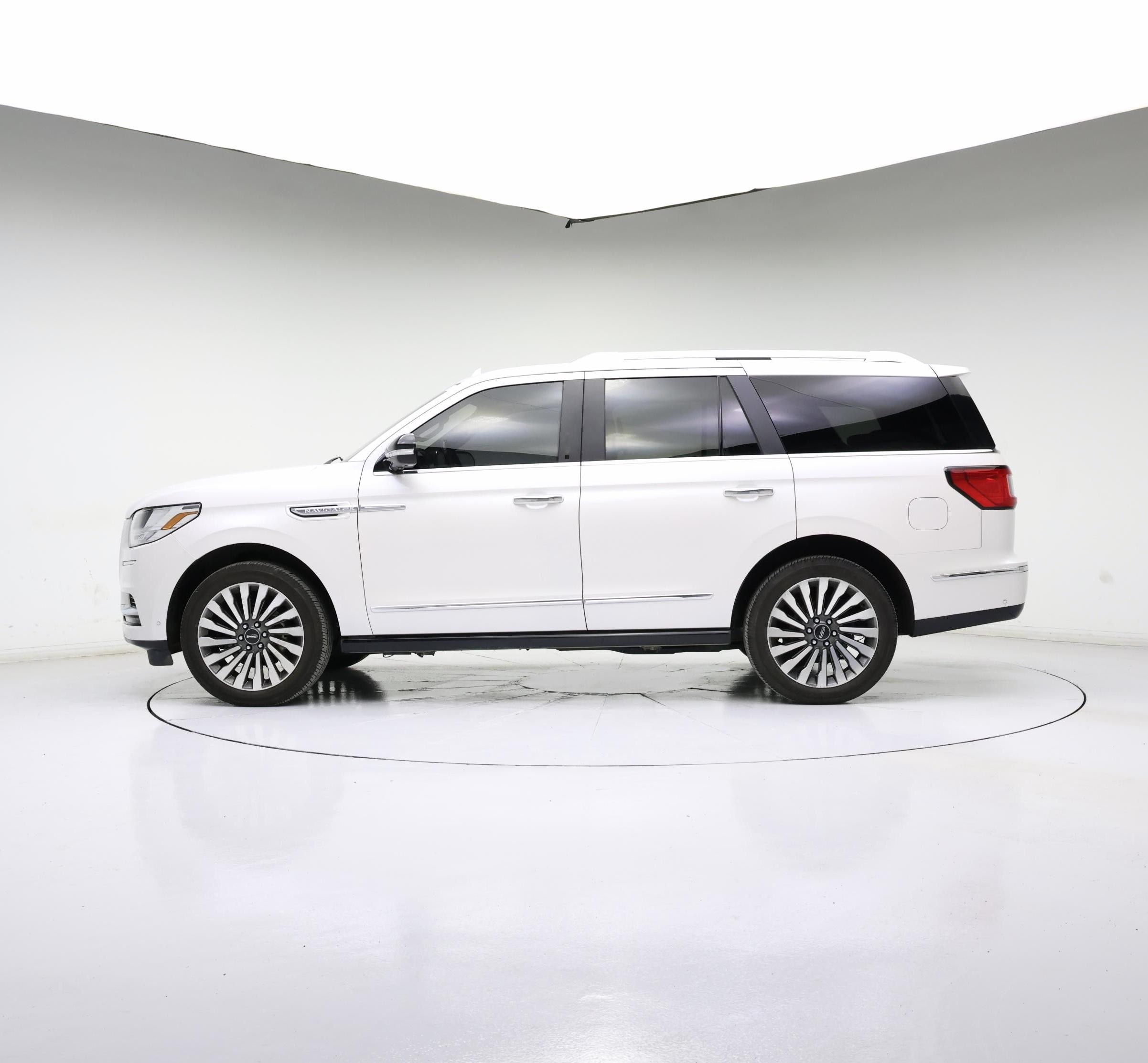 Thumbnail: 2018 Lincoln Navigator - 3