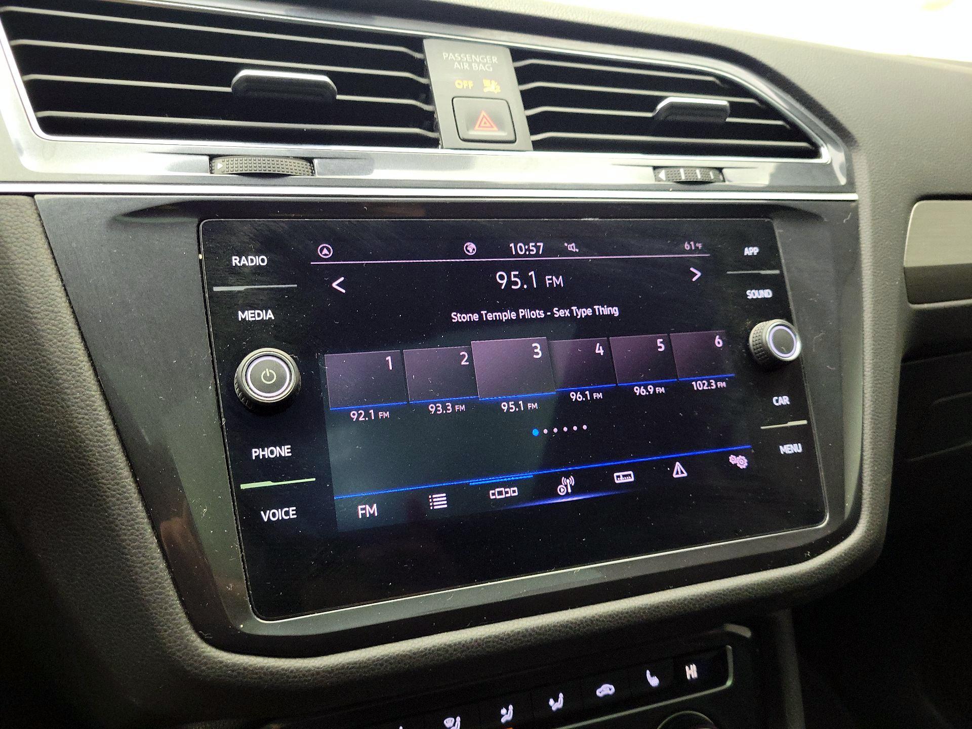 Thumbnail: 2021 Volkswagen Tiguan - 15