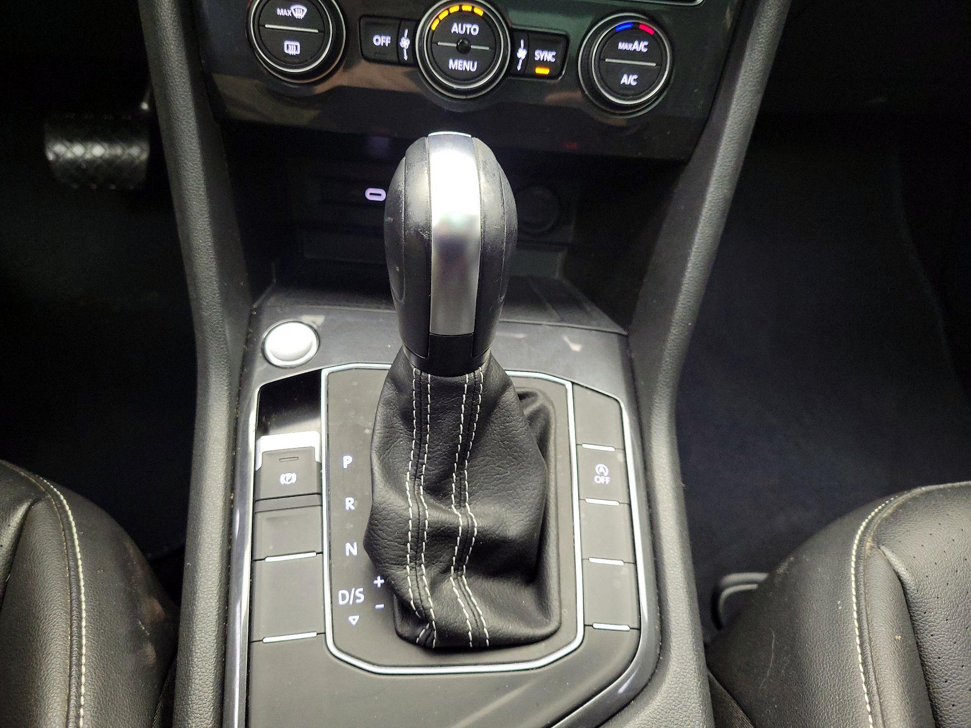 Thumbnail: 2021 Volkswagen Tiguan - 17